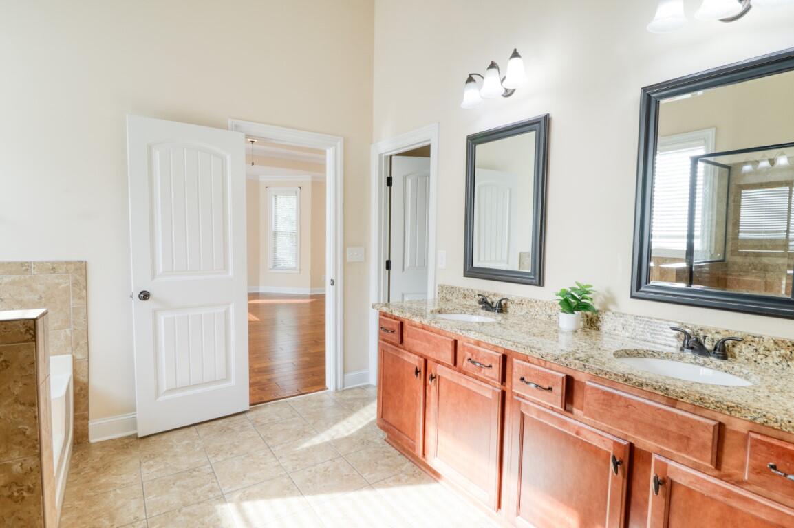 5619 Sunbury Loop
