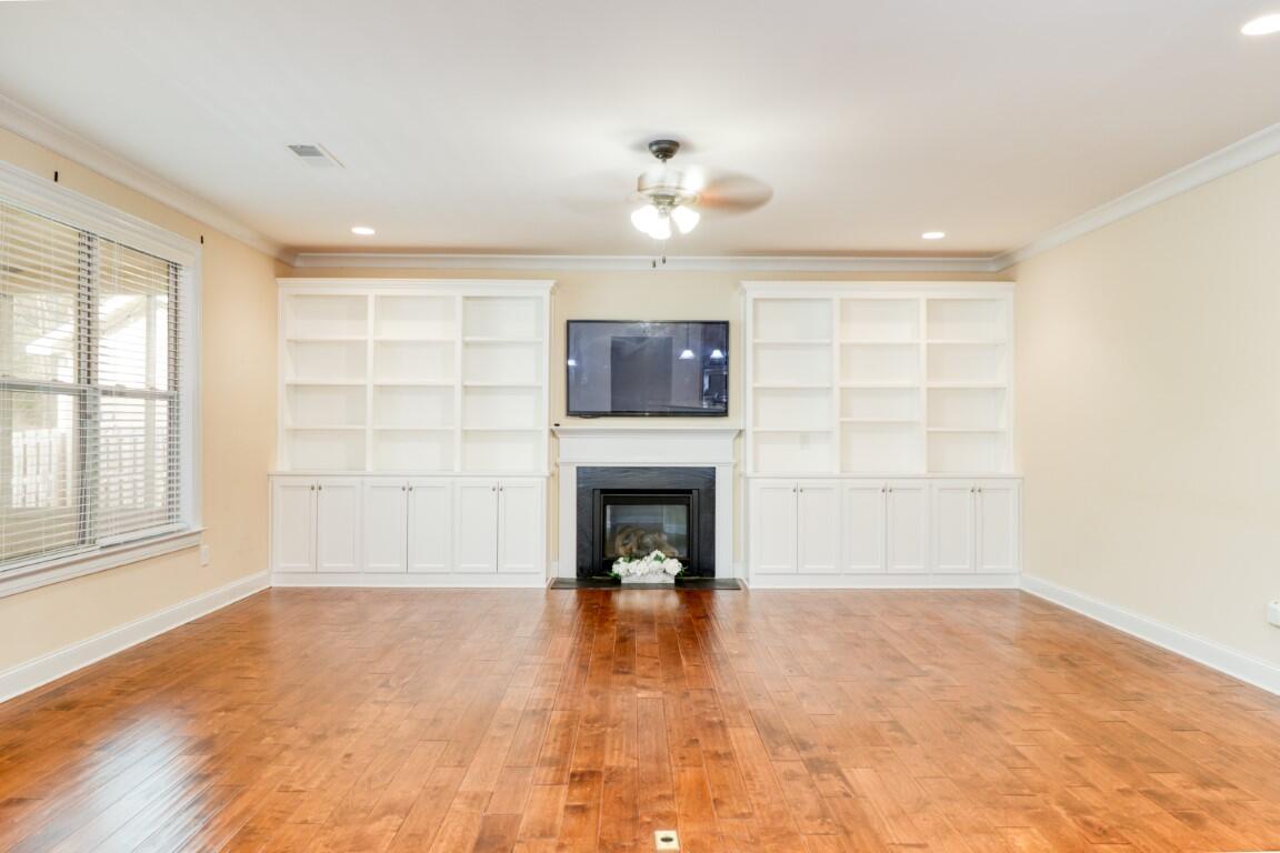 5619 Sunbury Loop