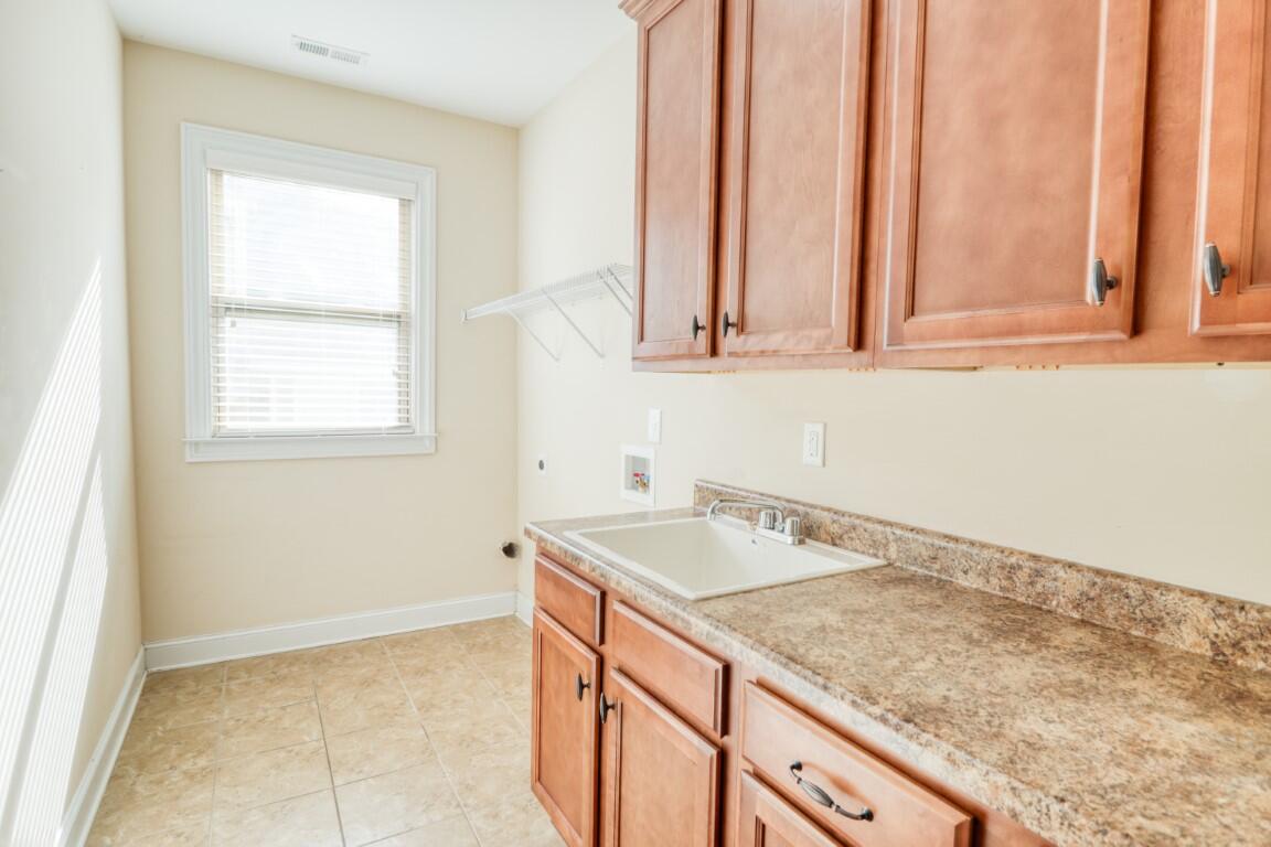 5619 Sunbury Loop