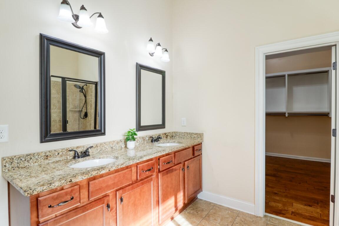 5619 Sunbury Loop