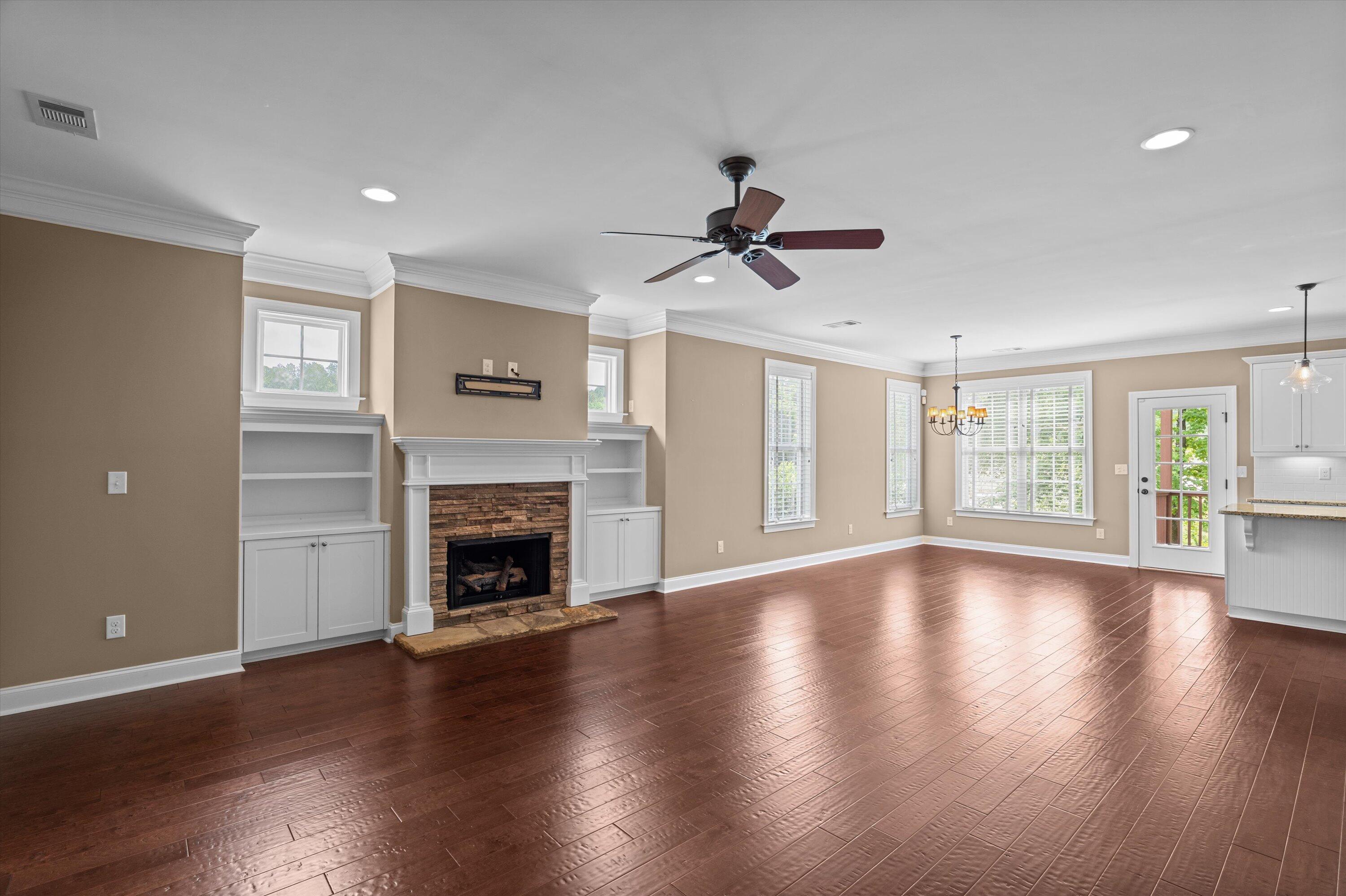 884 Willow Lake