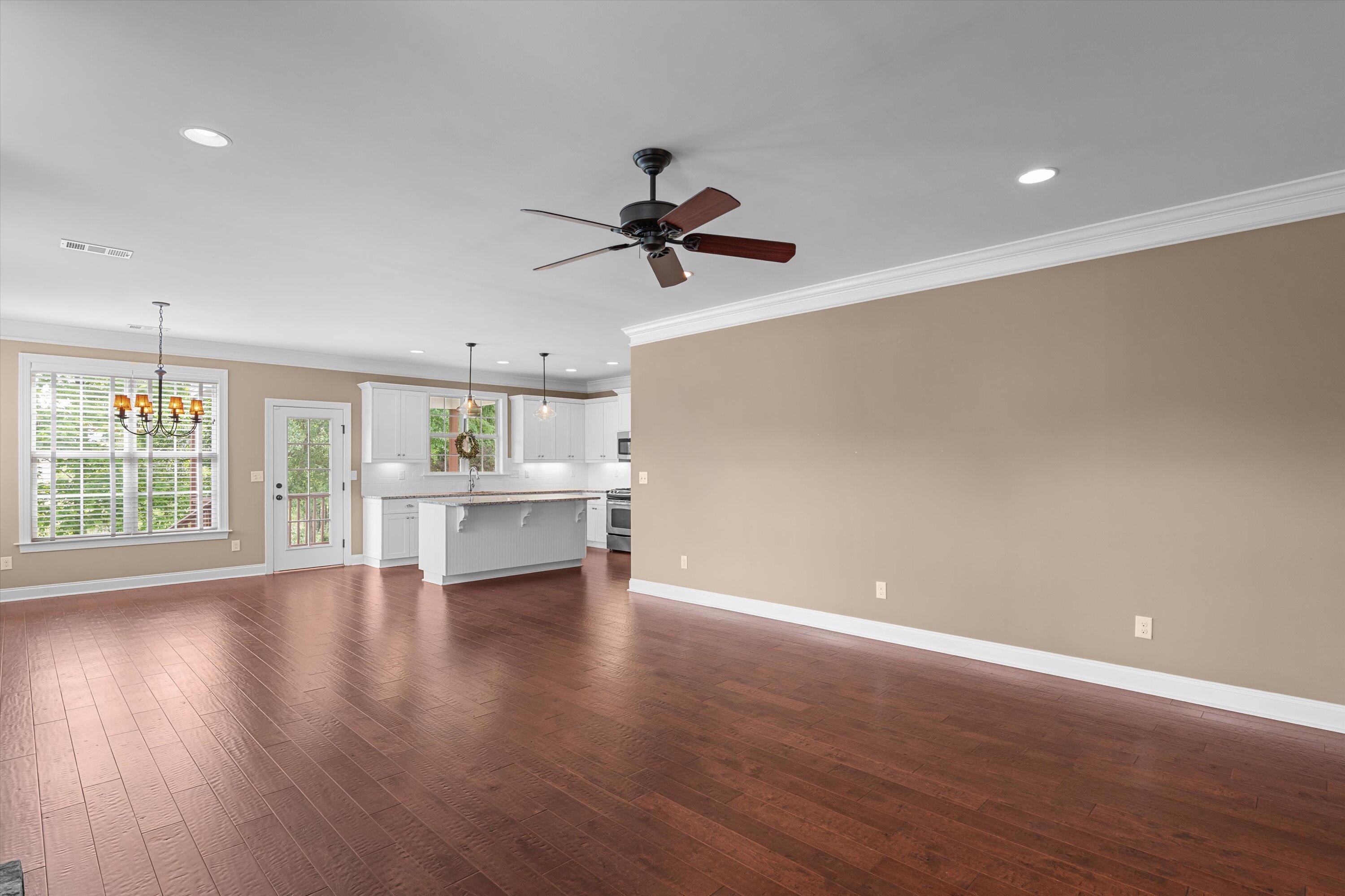 884 Willow Lake