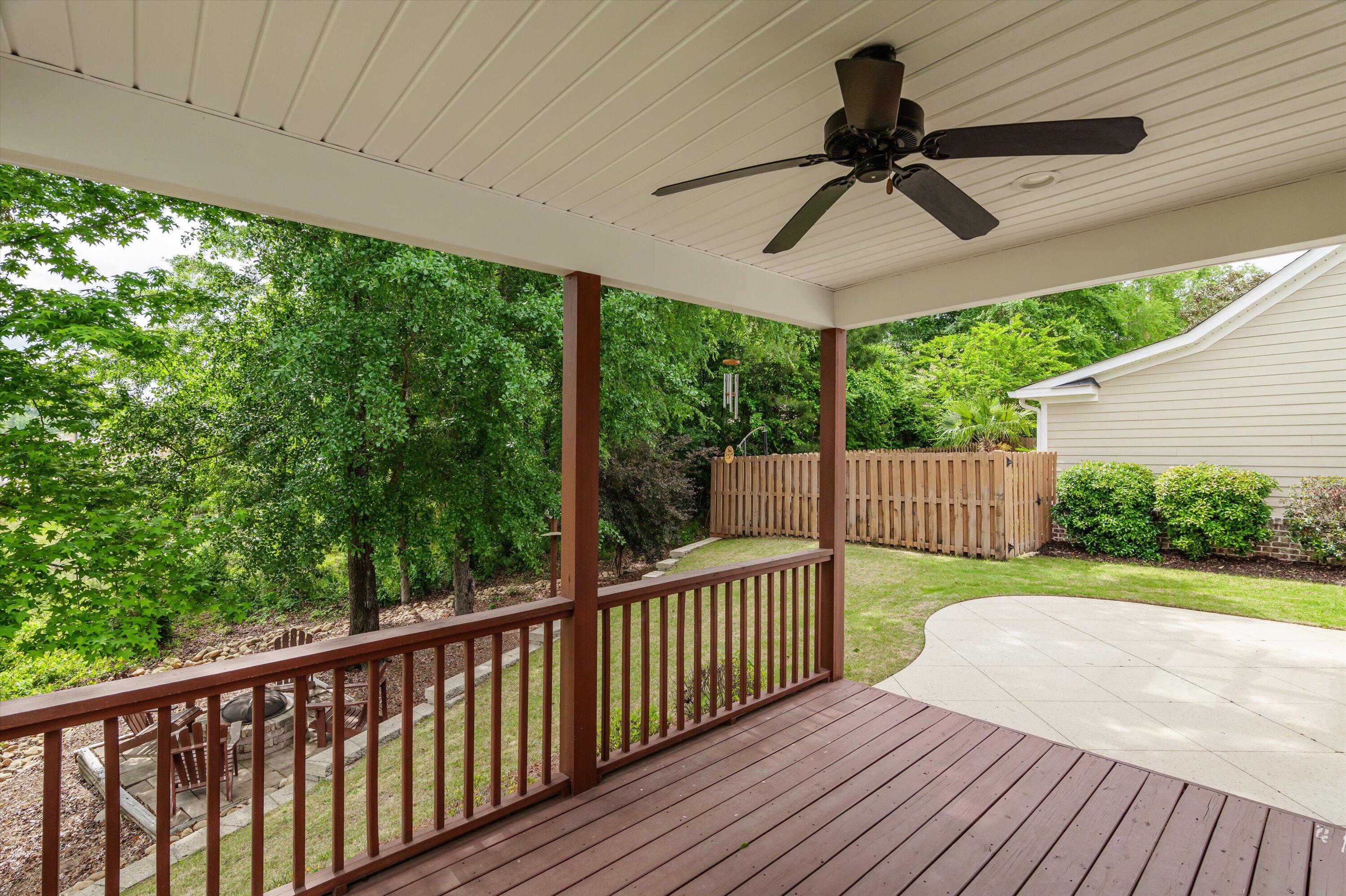 884 Willow Lake