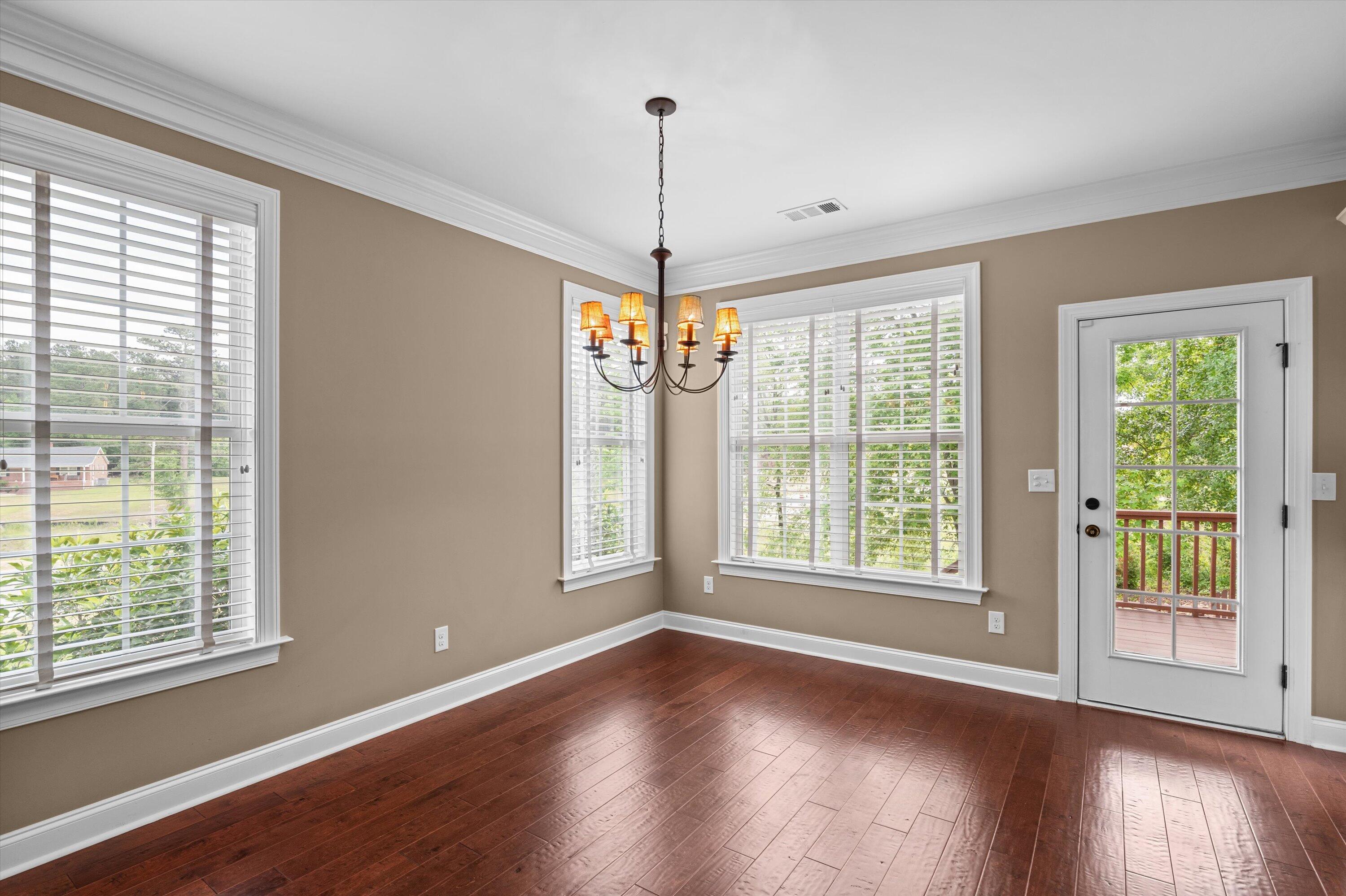 884 Willow Lake