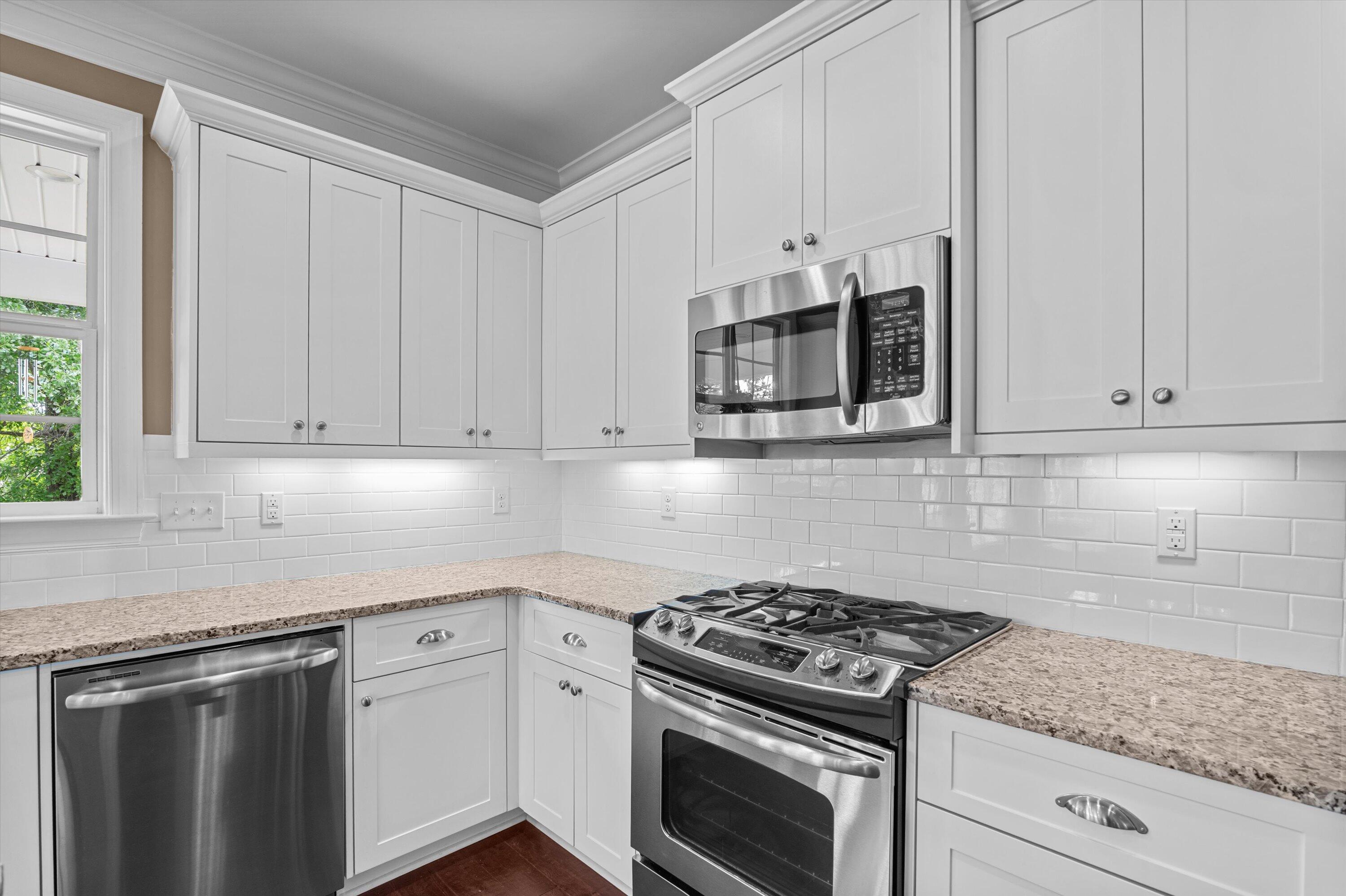 884 Willow Lake