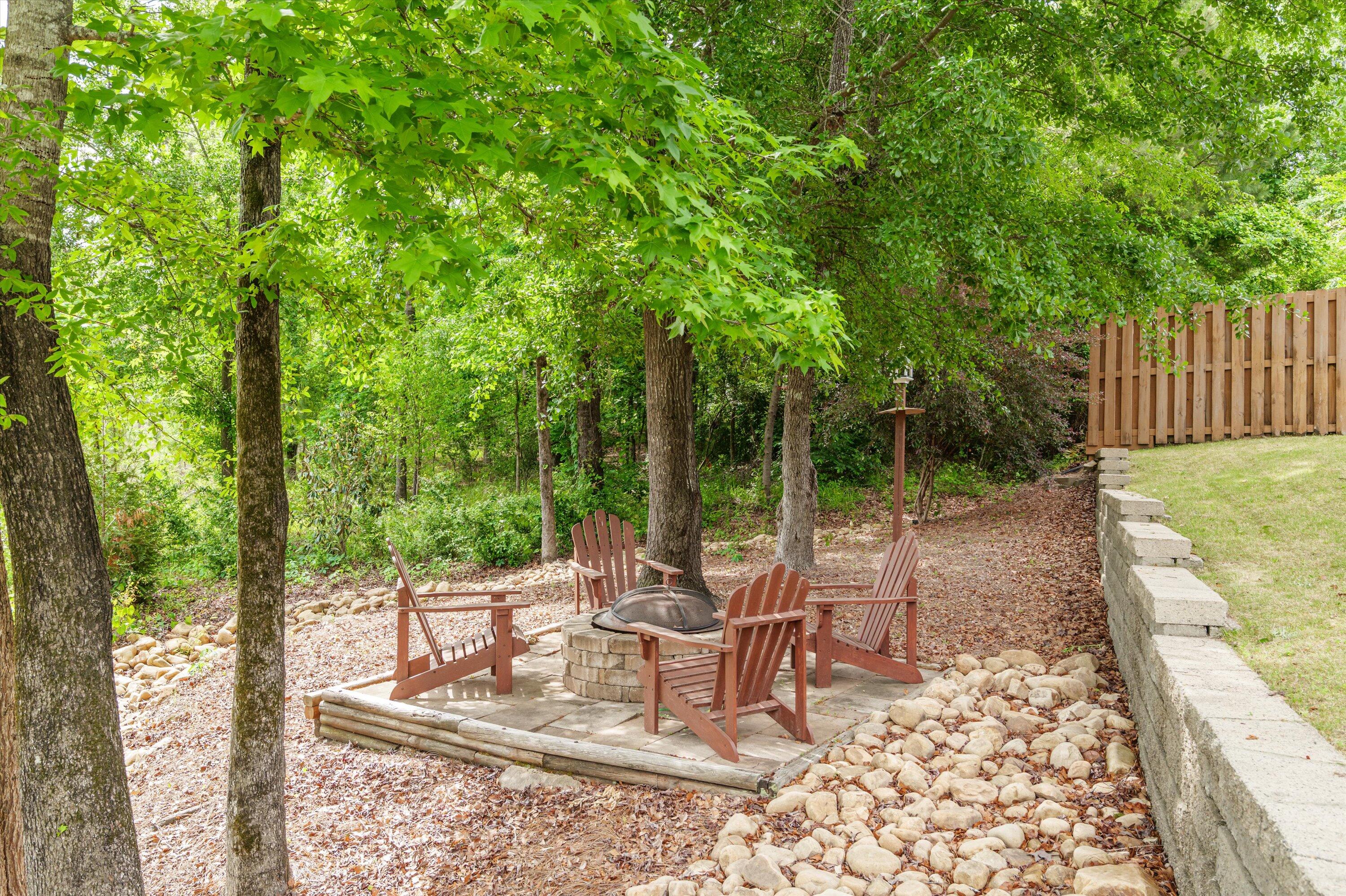 884 Willow Lake