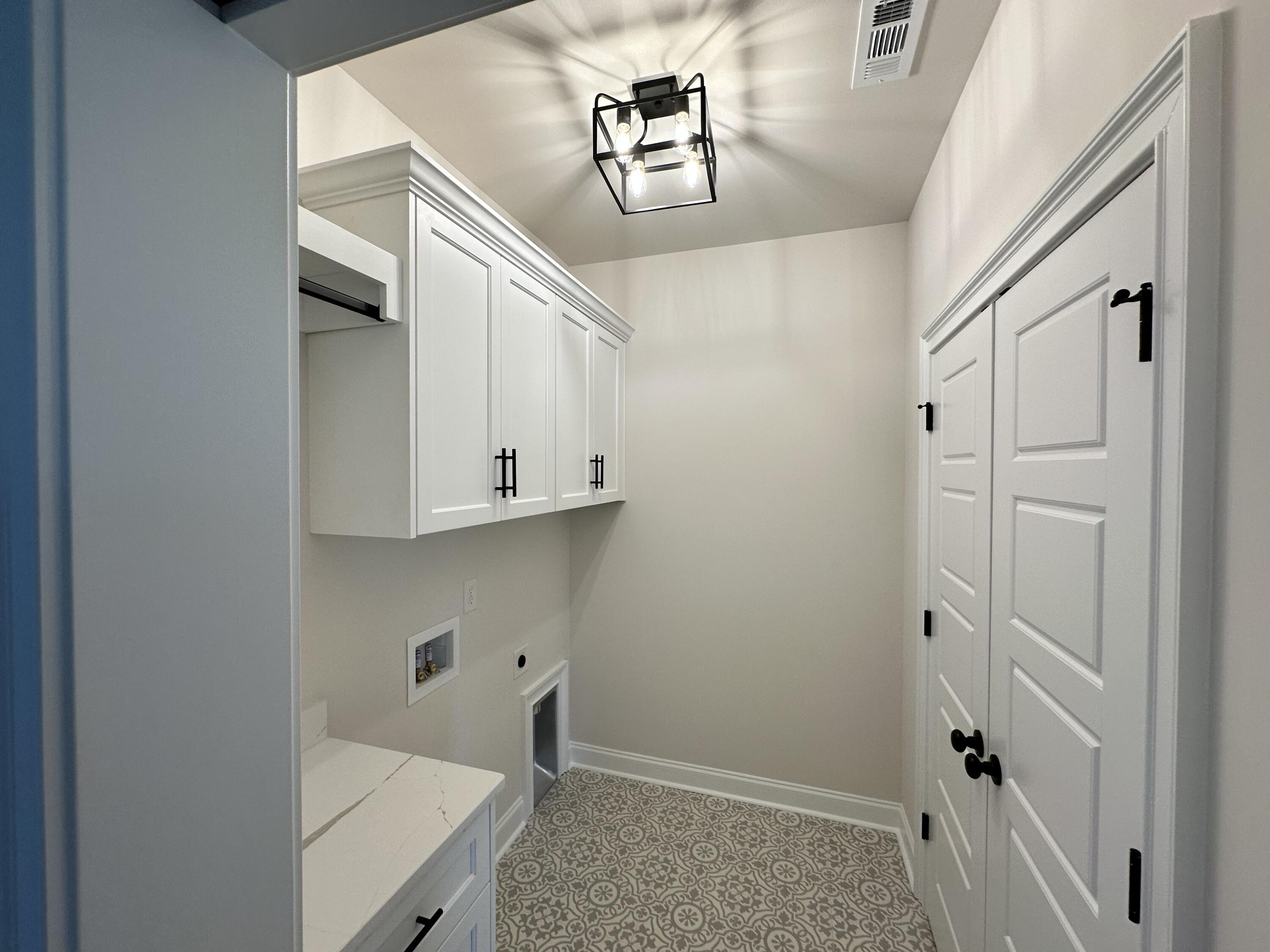1225 Honey Lane