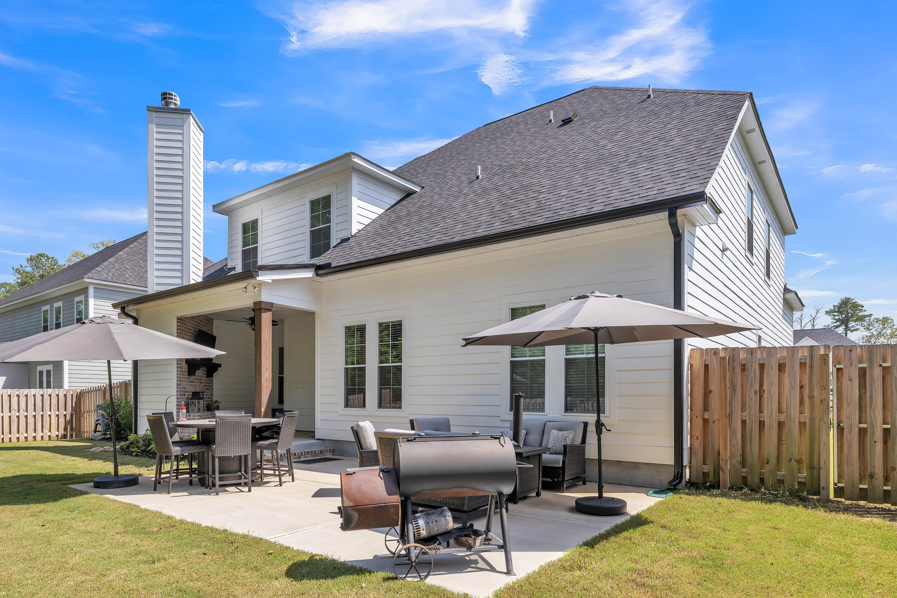 561 River Oaks Lane