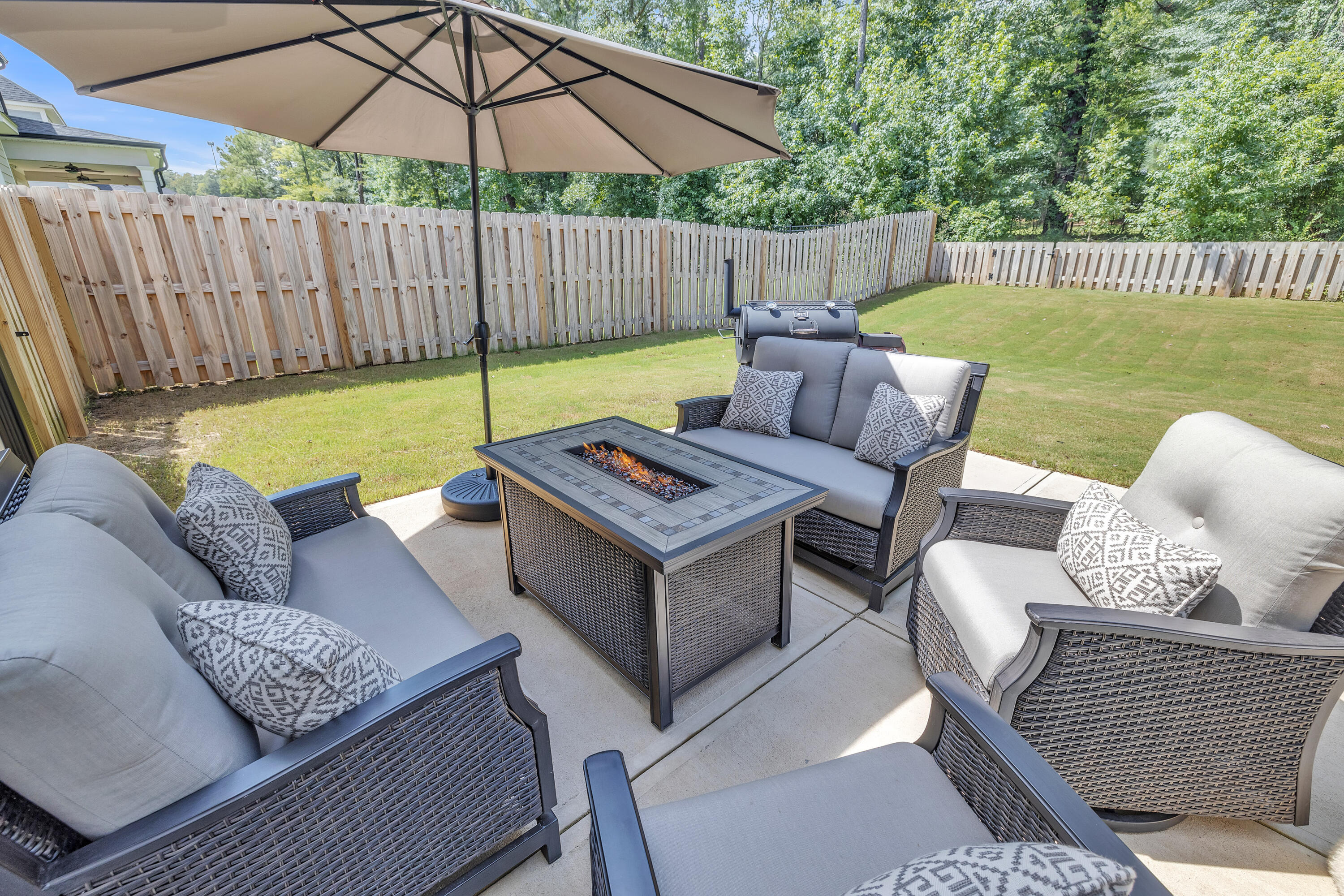 561 River Oaks Lane