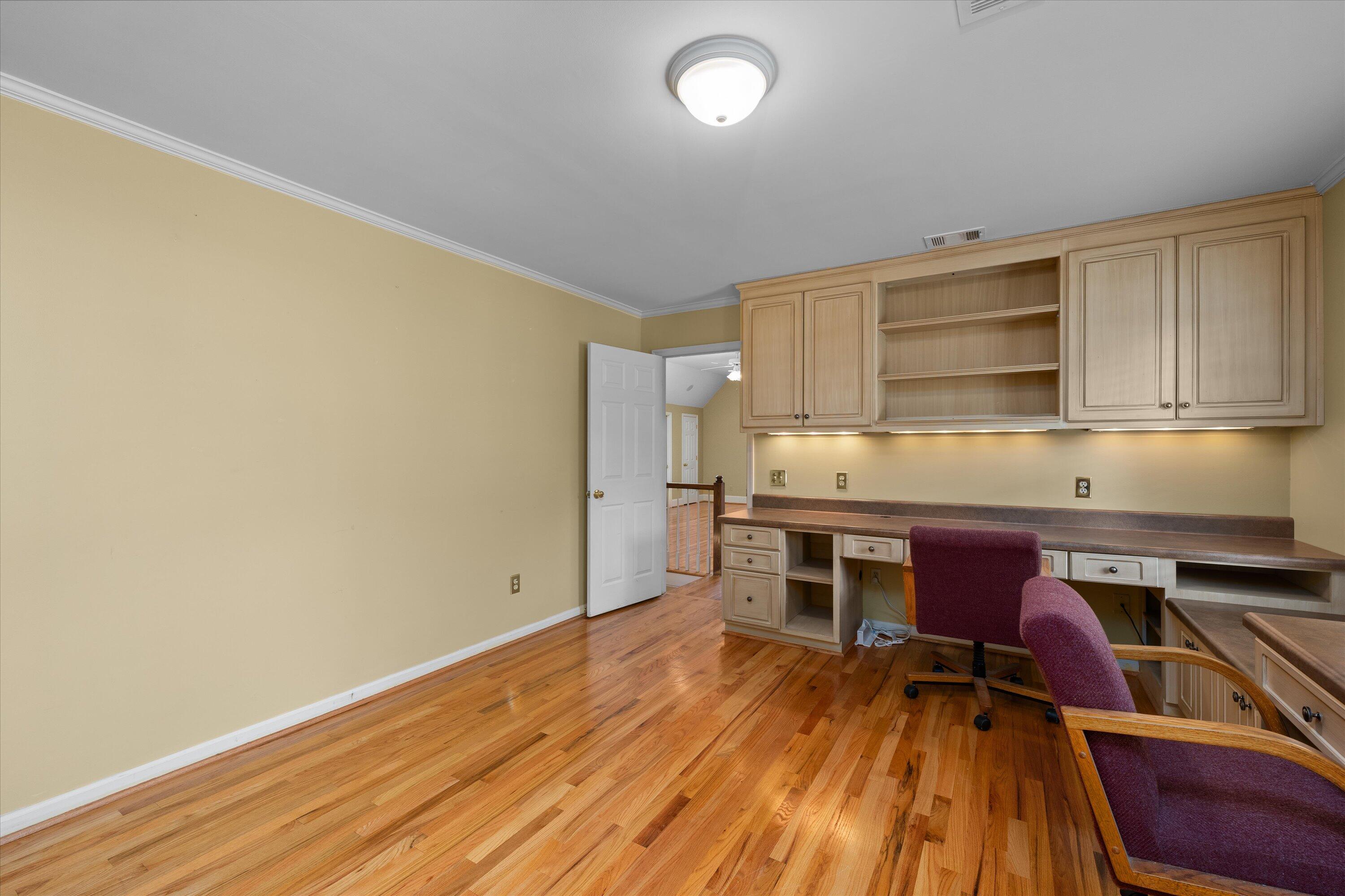 606 W Lake Circle