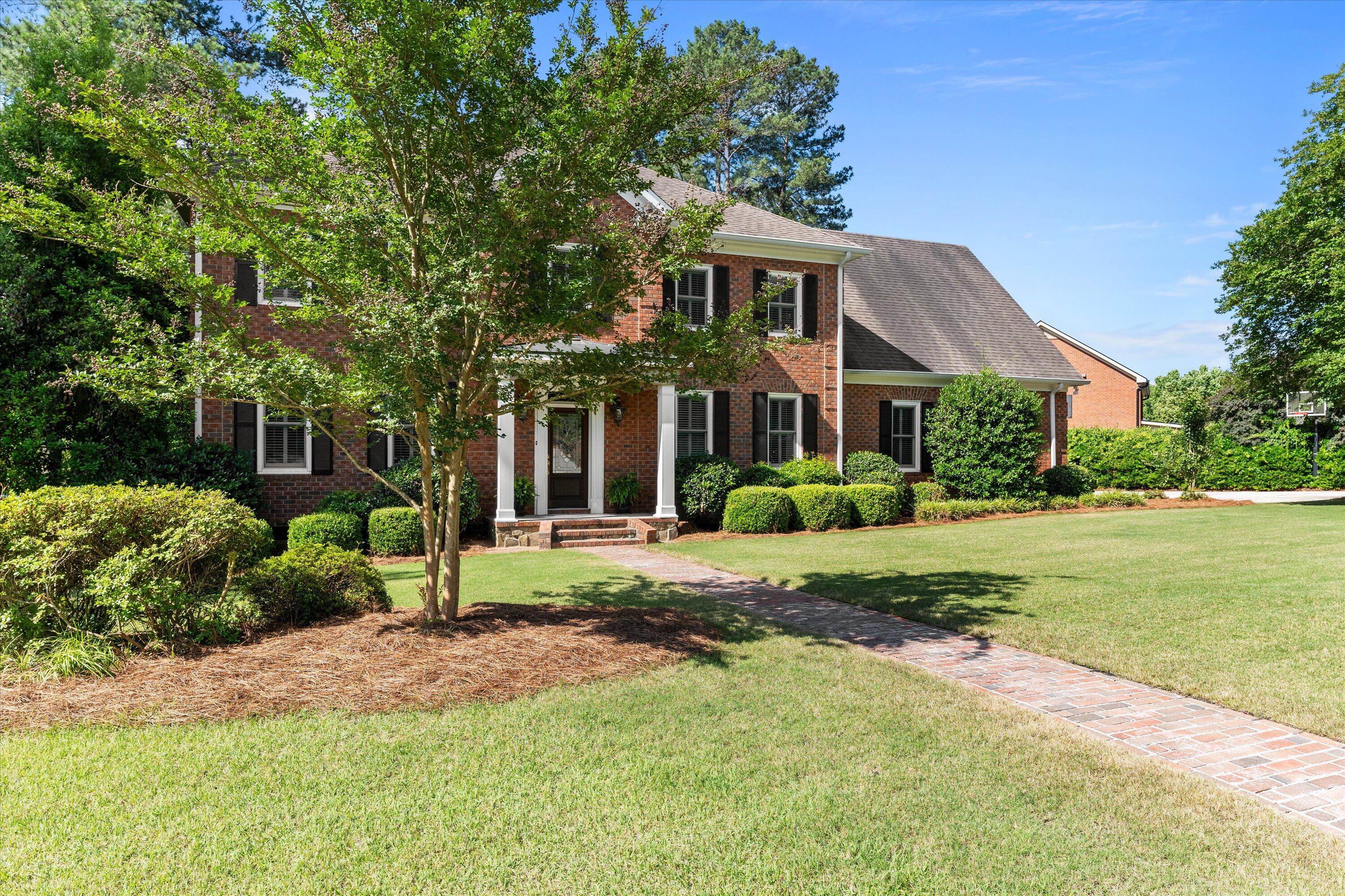 606 W Lake Circle