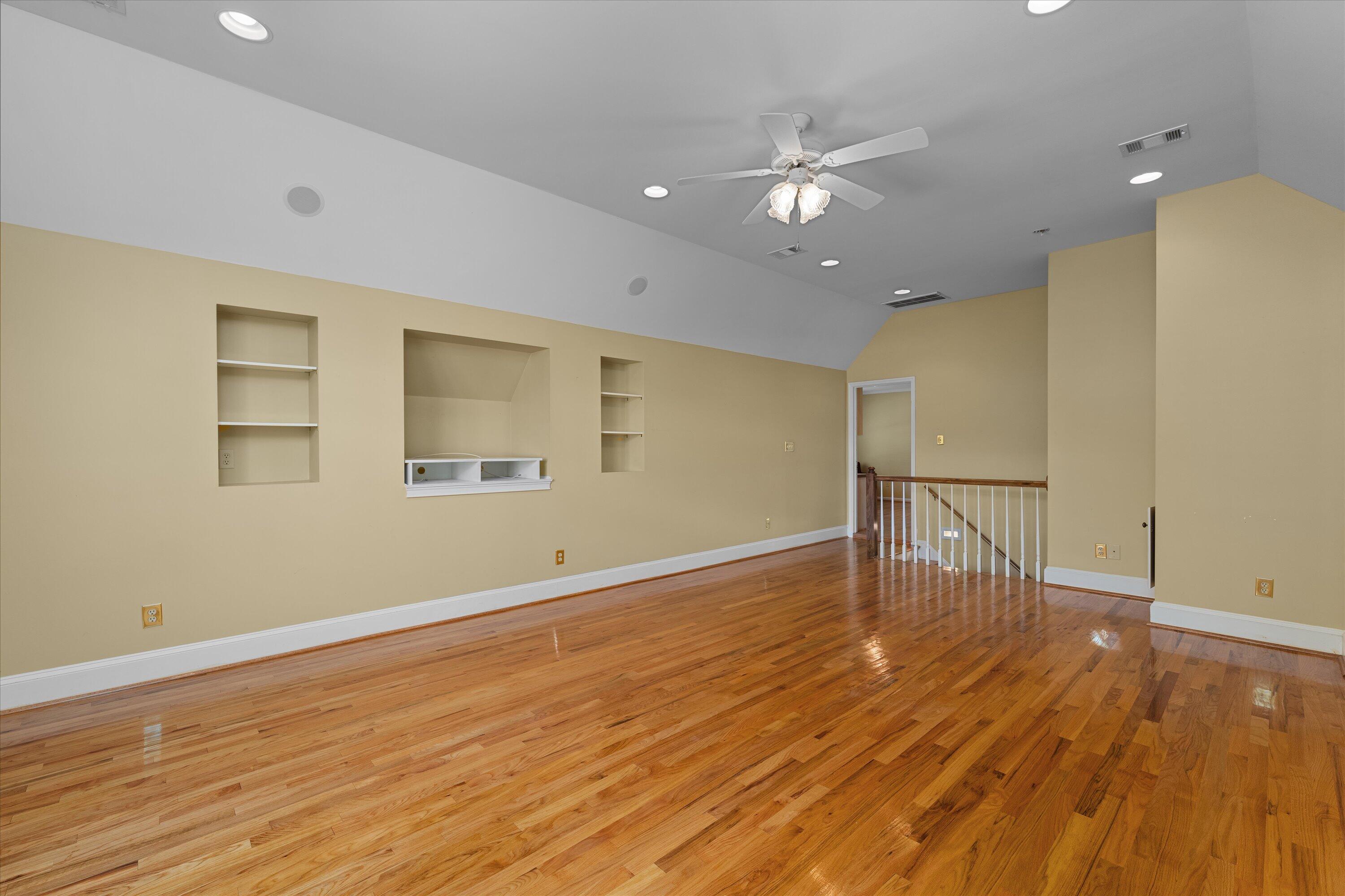 606 W Lake Circle