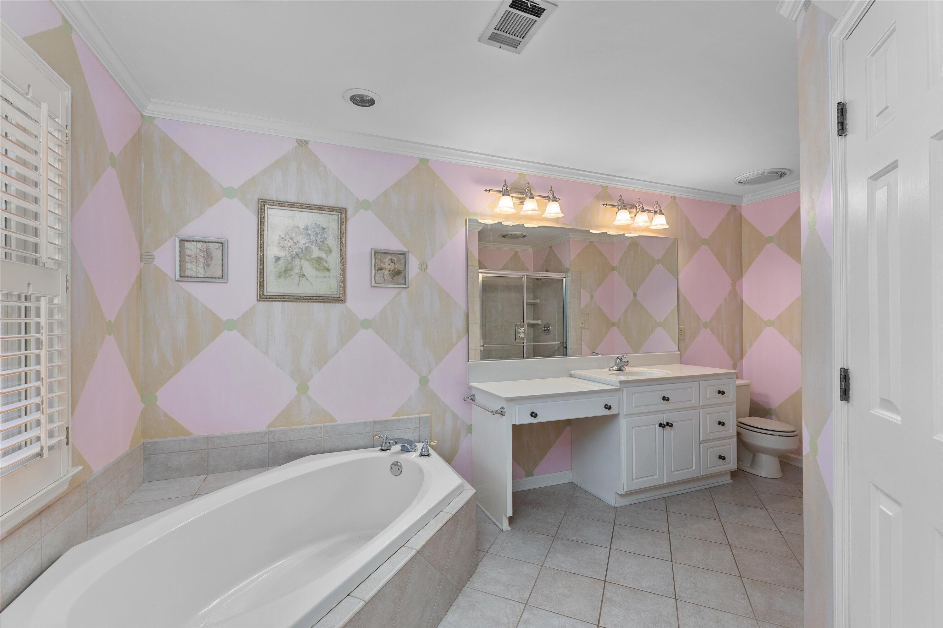 606 W Lake Circle