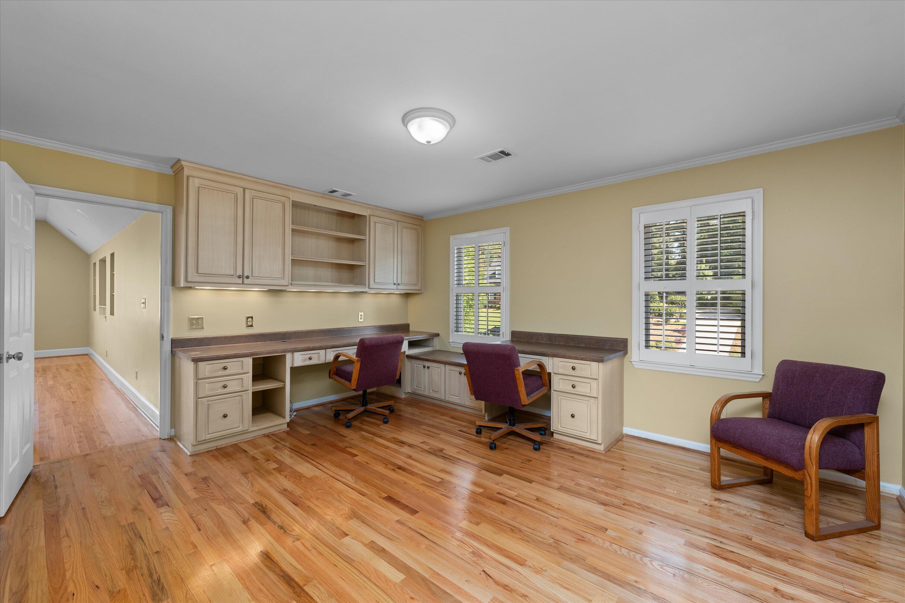 606 W Lake Circle