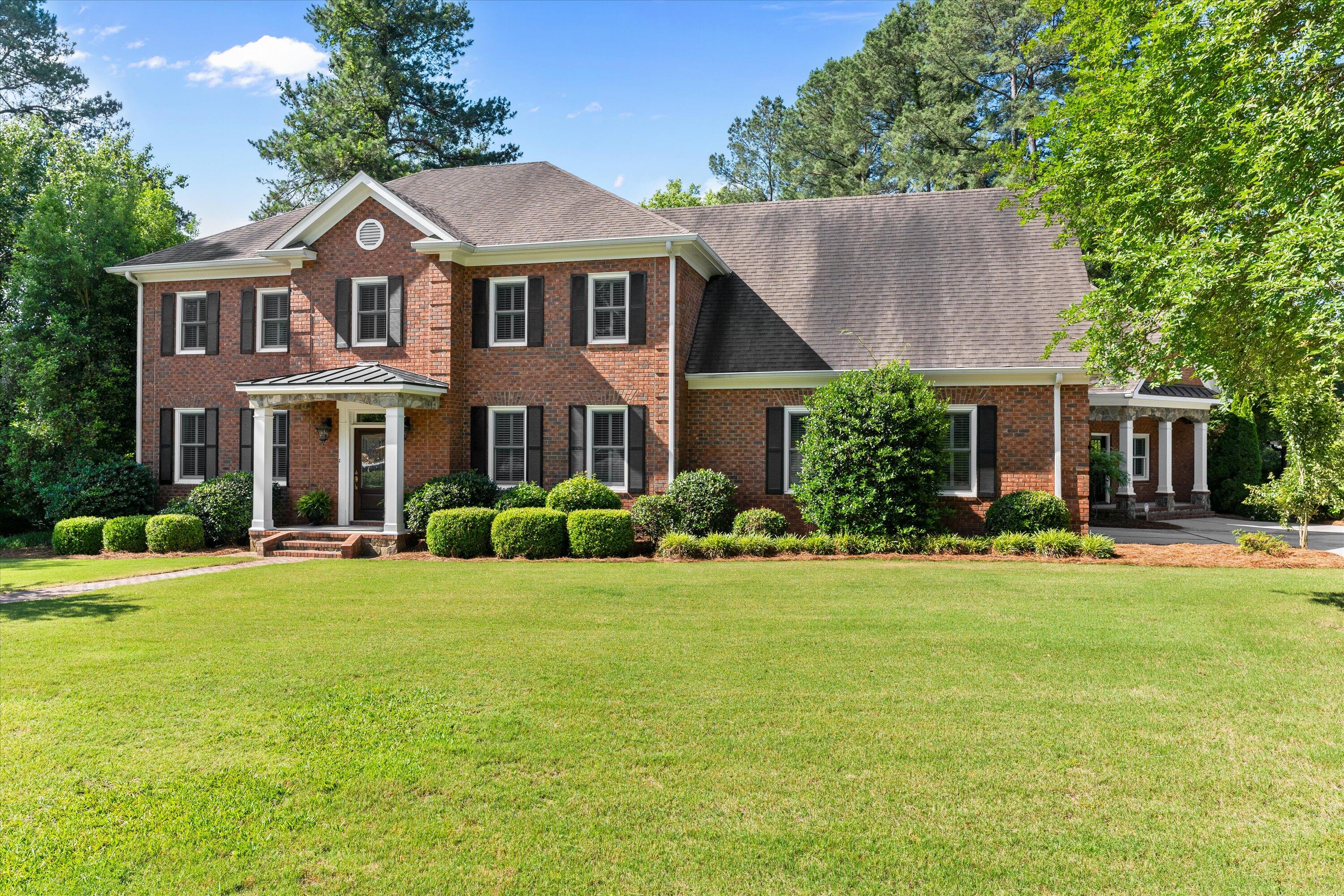 606 W Lake Circle