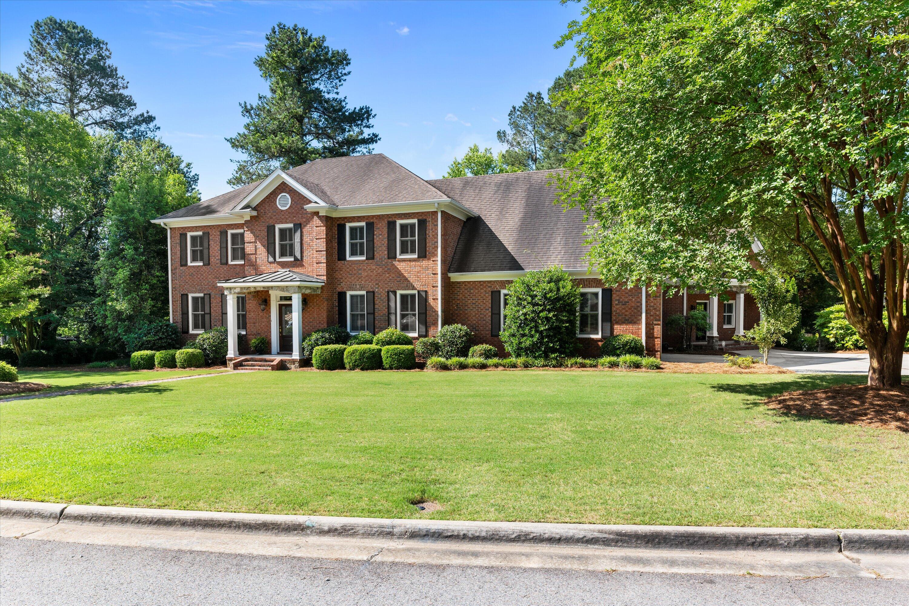 606 W Lake Circle