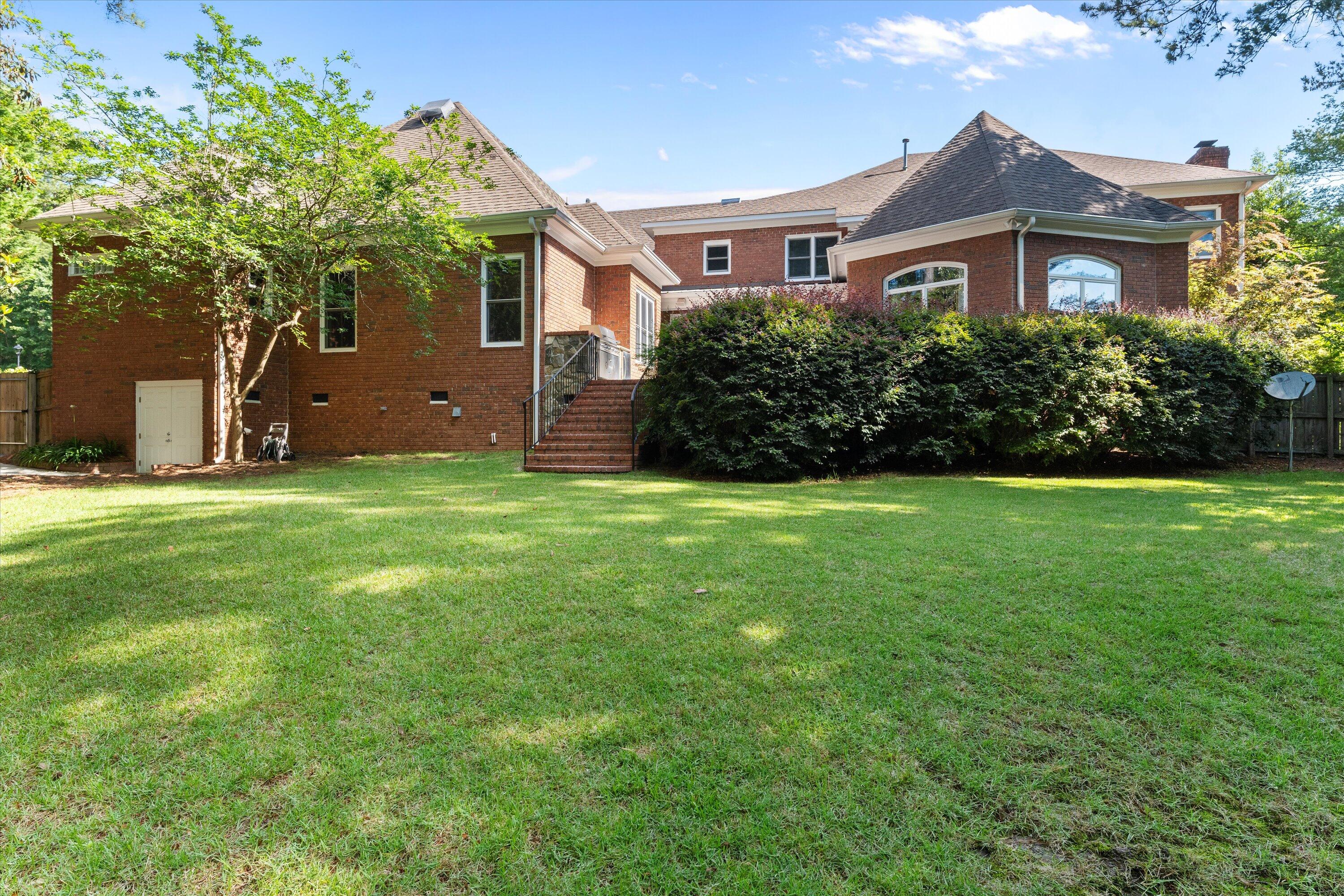 606 W Lake Circle