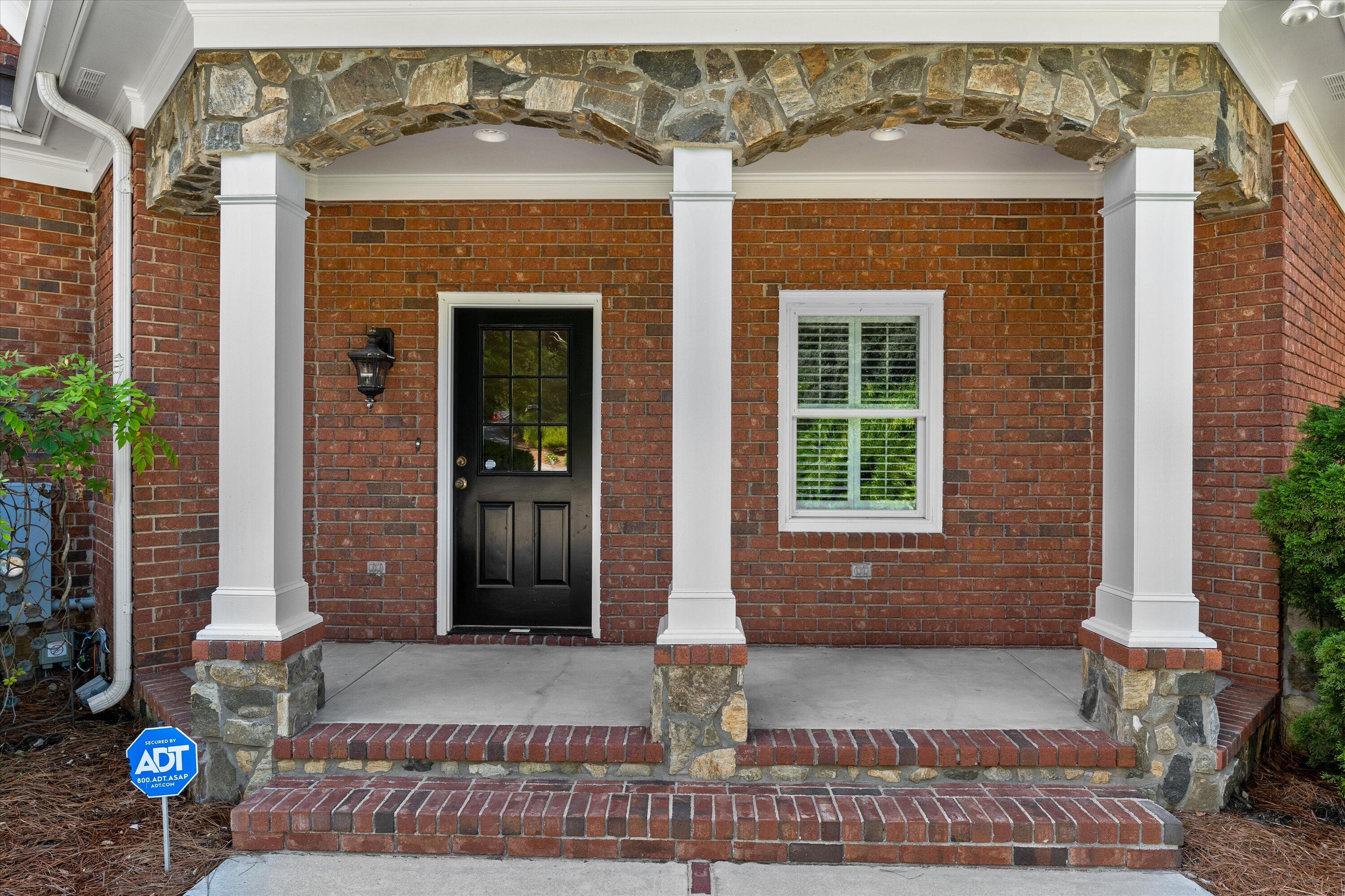 606 W Lake Circle