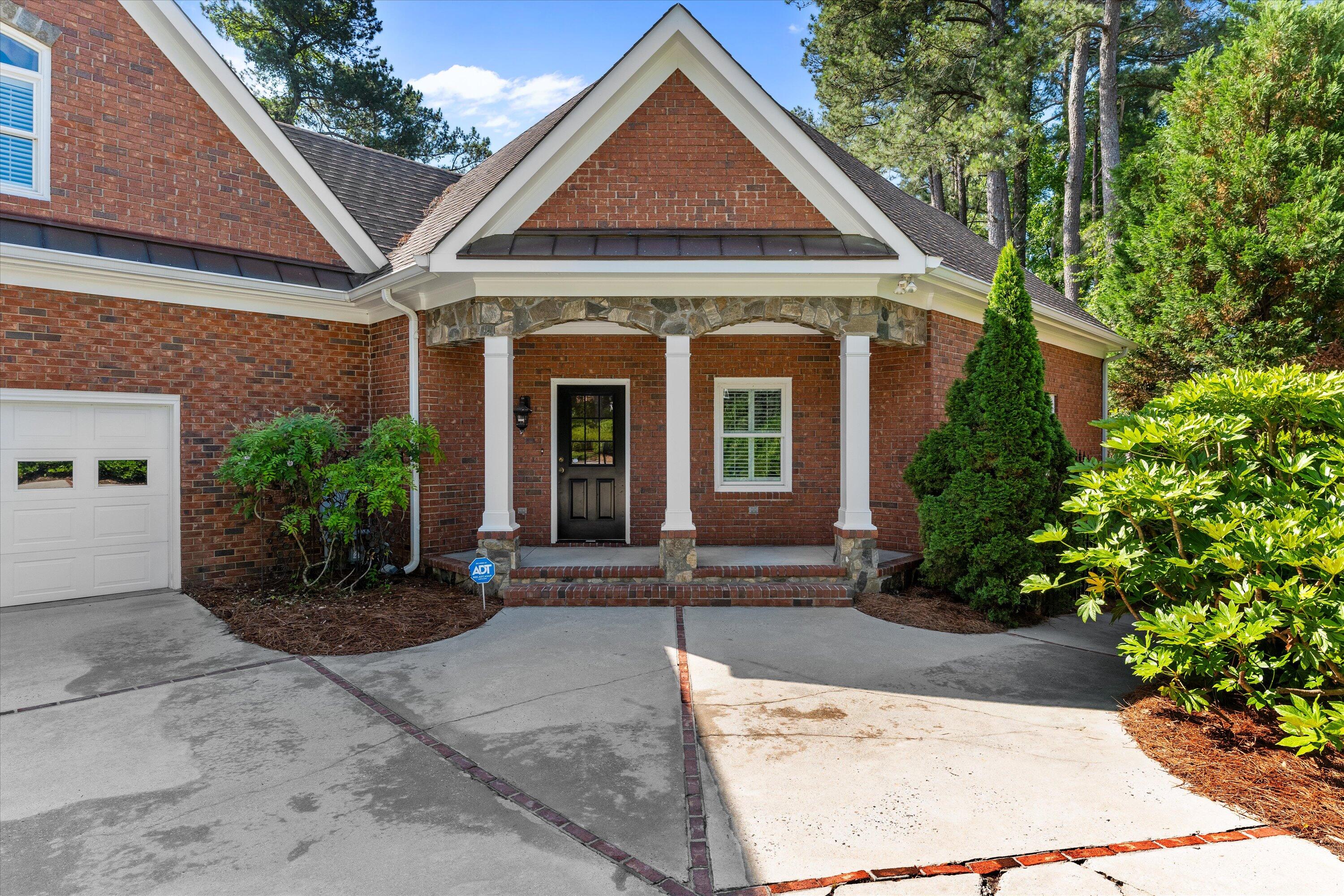 606 W Lake Circle