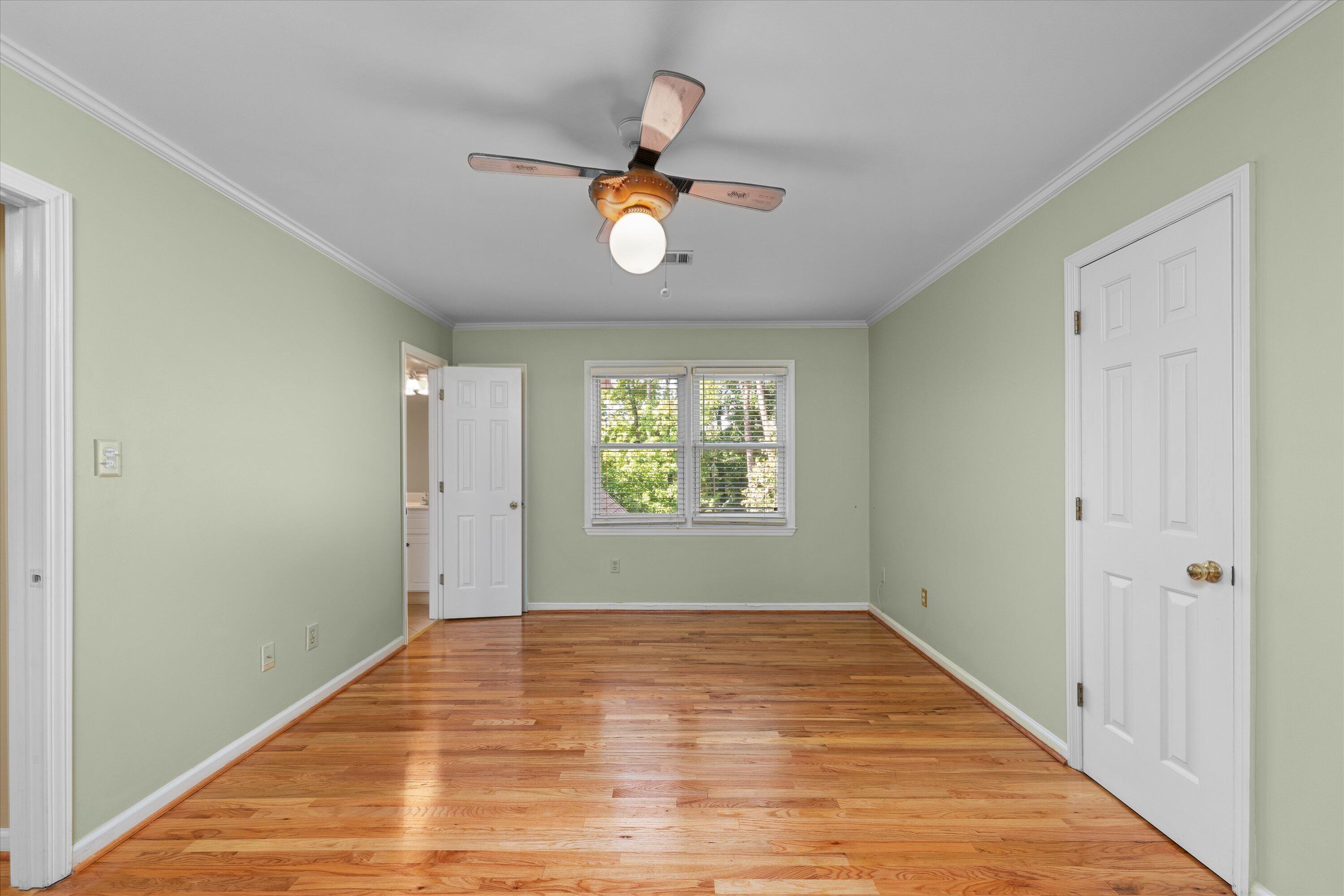 606 W Lake Circle