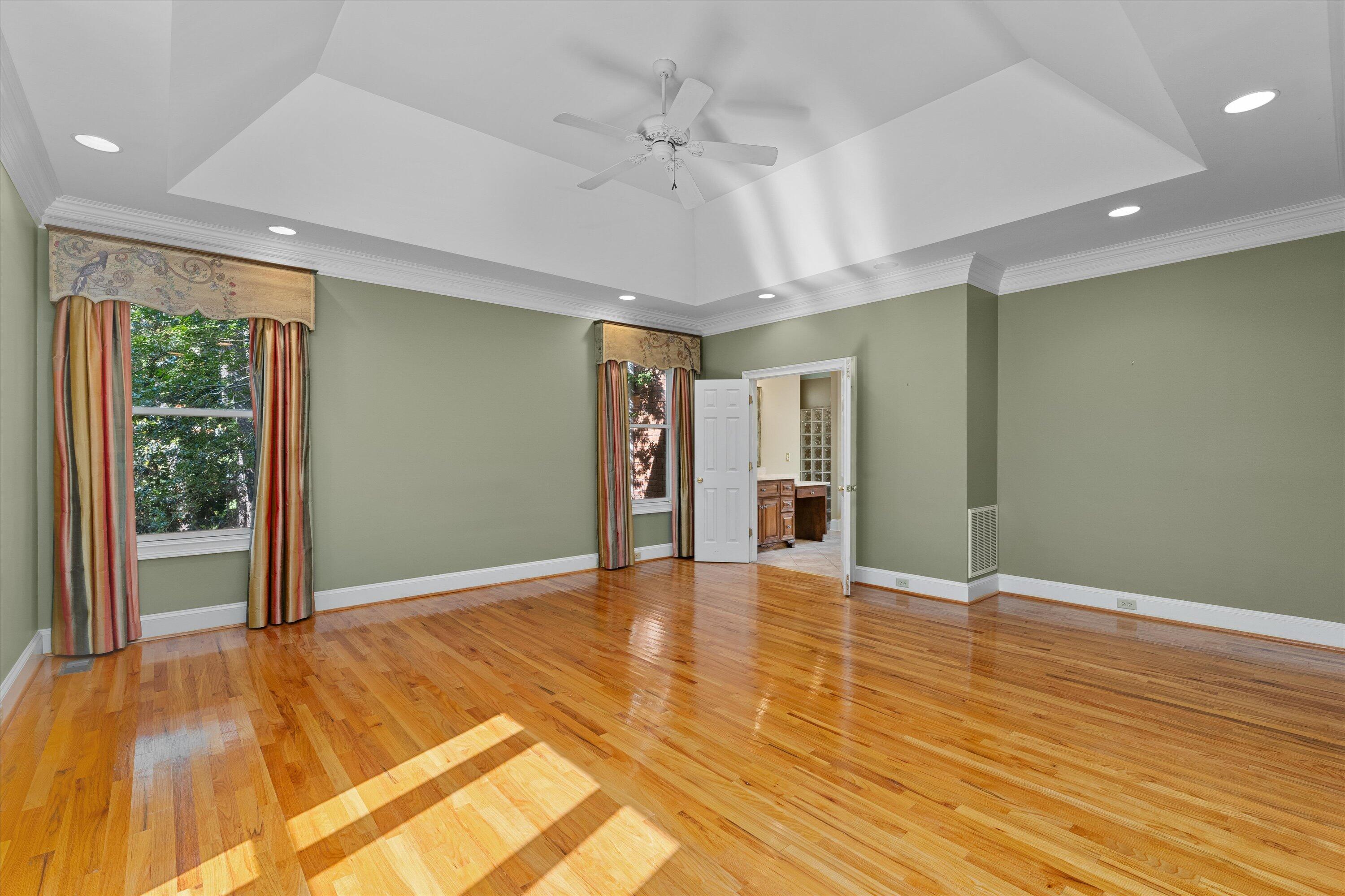 606 W Lake Circle