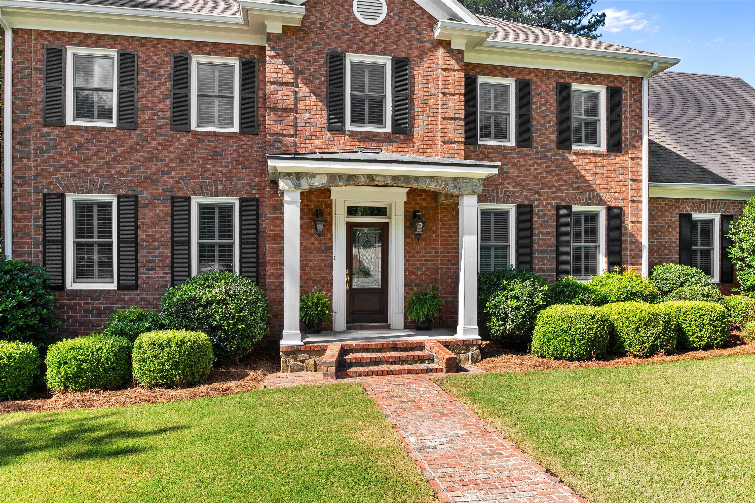 606 W Lake Circle