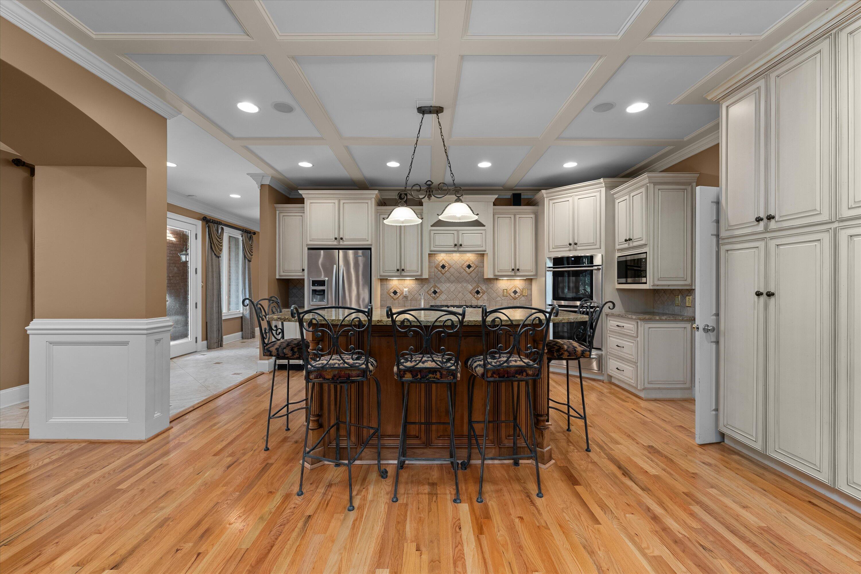 606 W Lake Circle