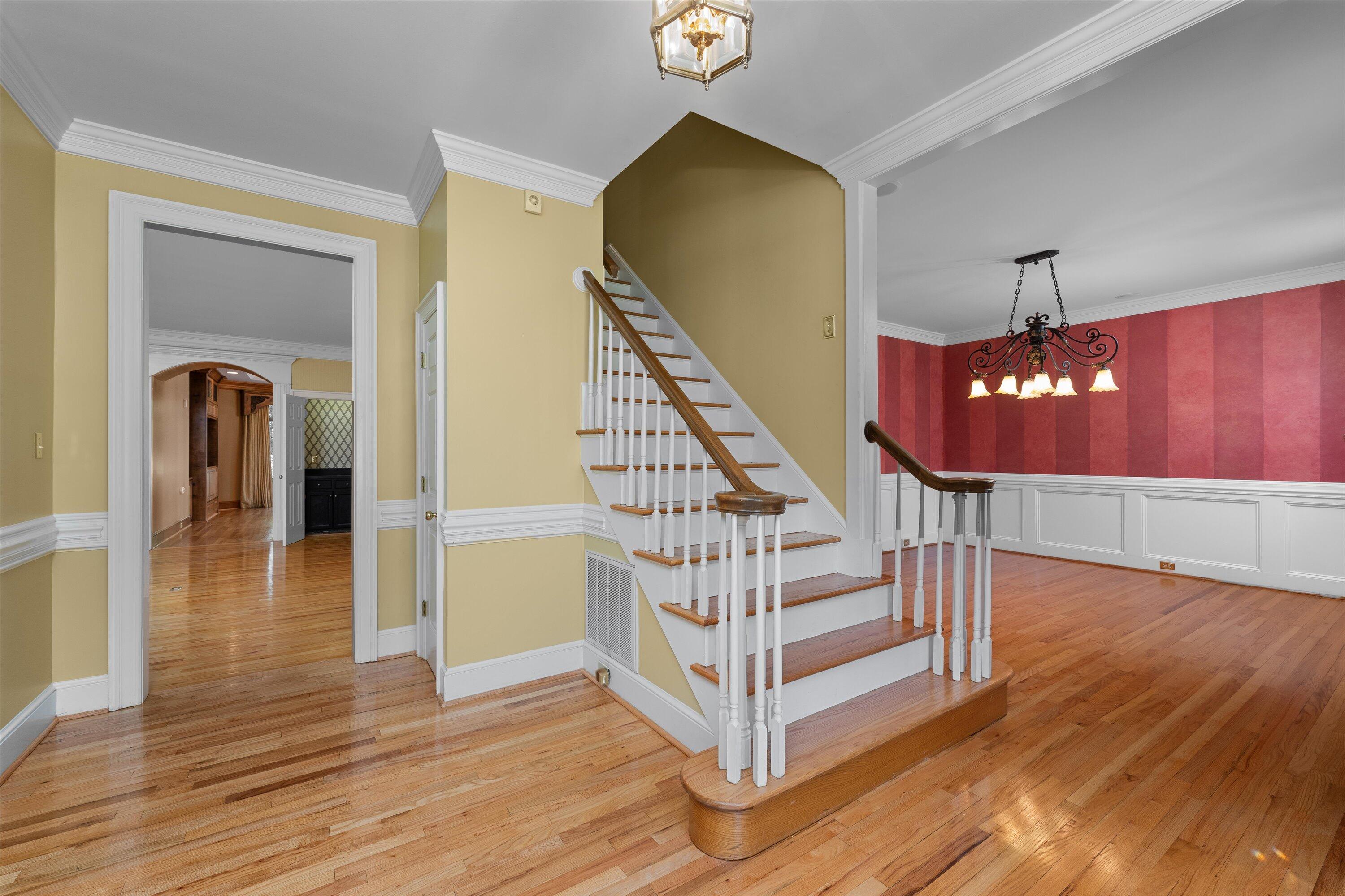 606 W Lake Circle