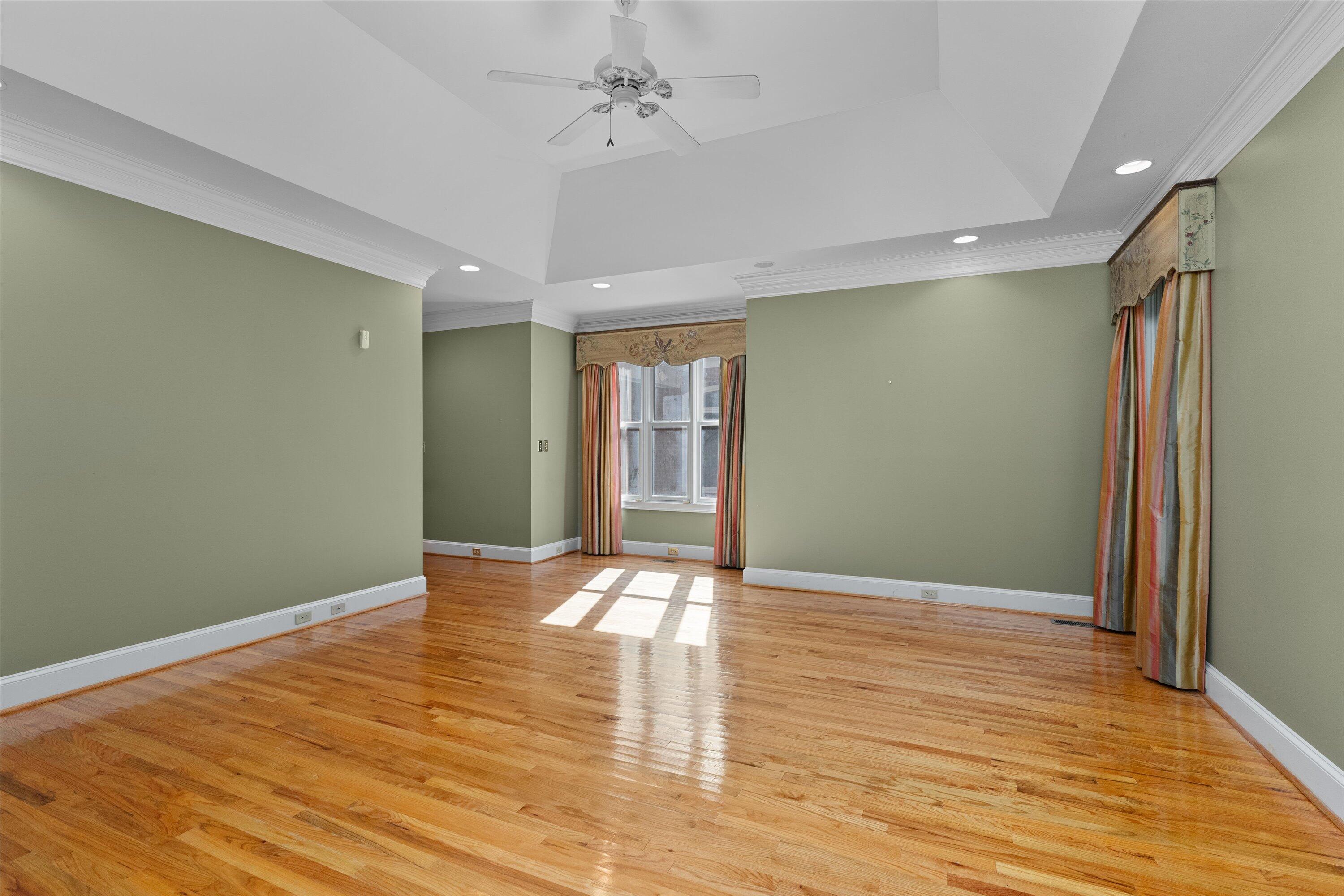 606 W Lake Circle
