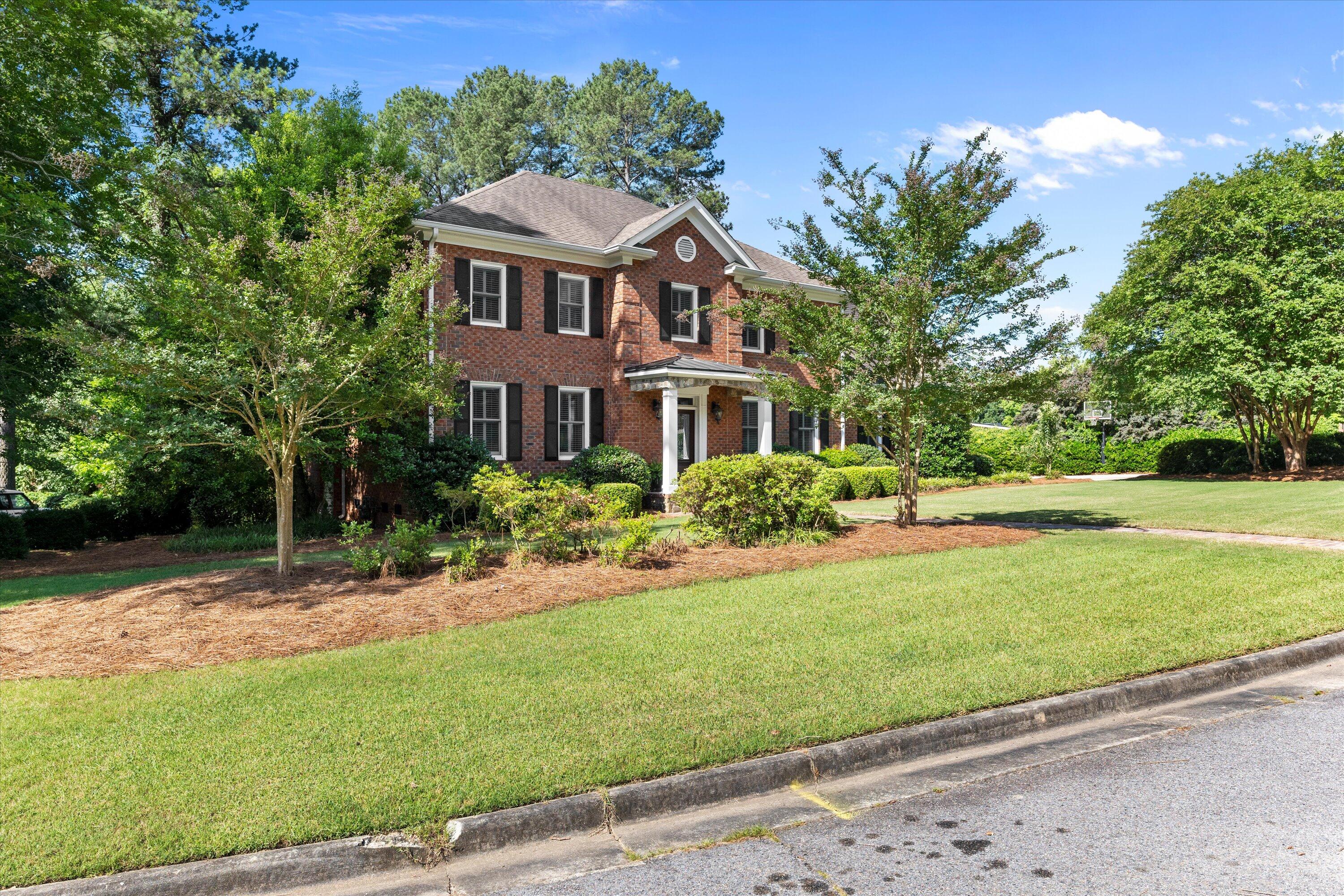 606 W Lake Circle