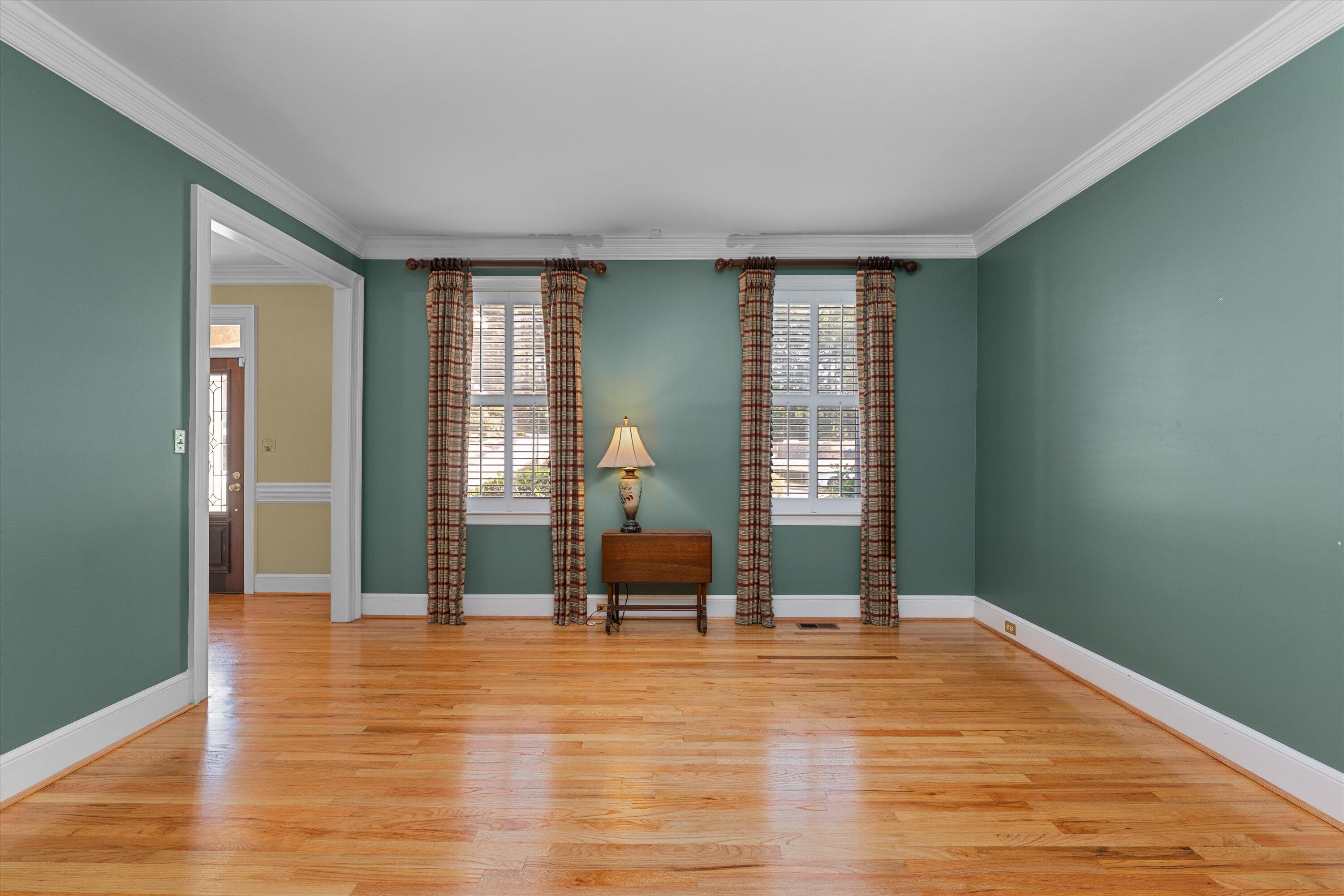 606 W Lake Circle