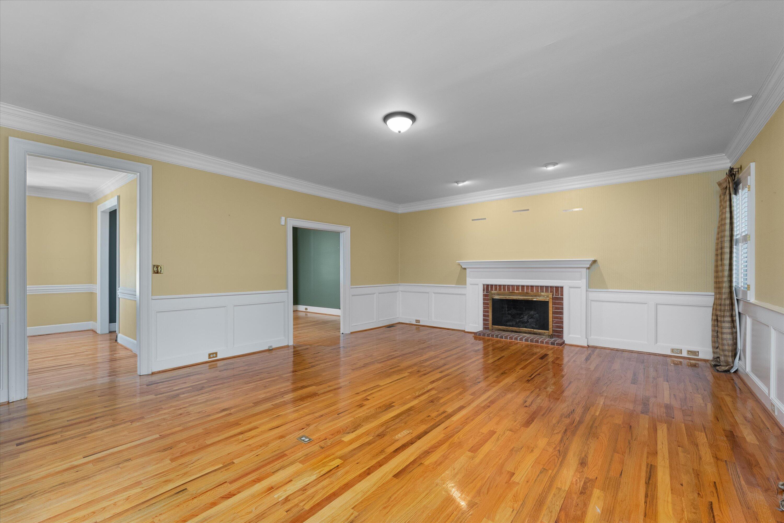 606 W Lake Circle
