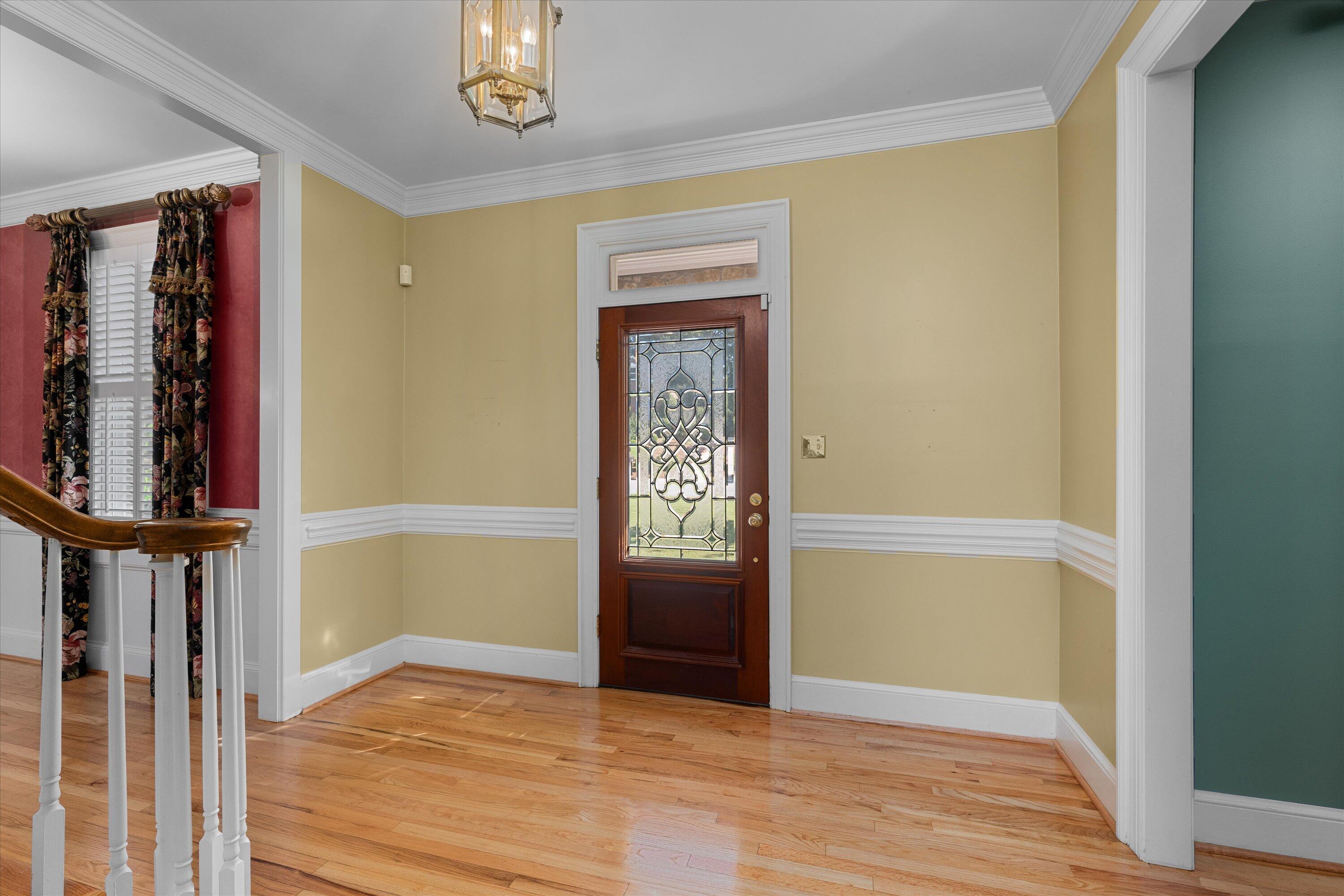 606 W Lake Circle