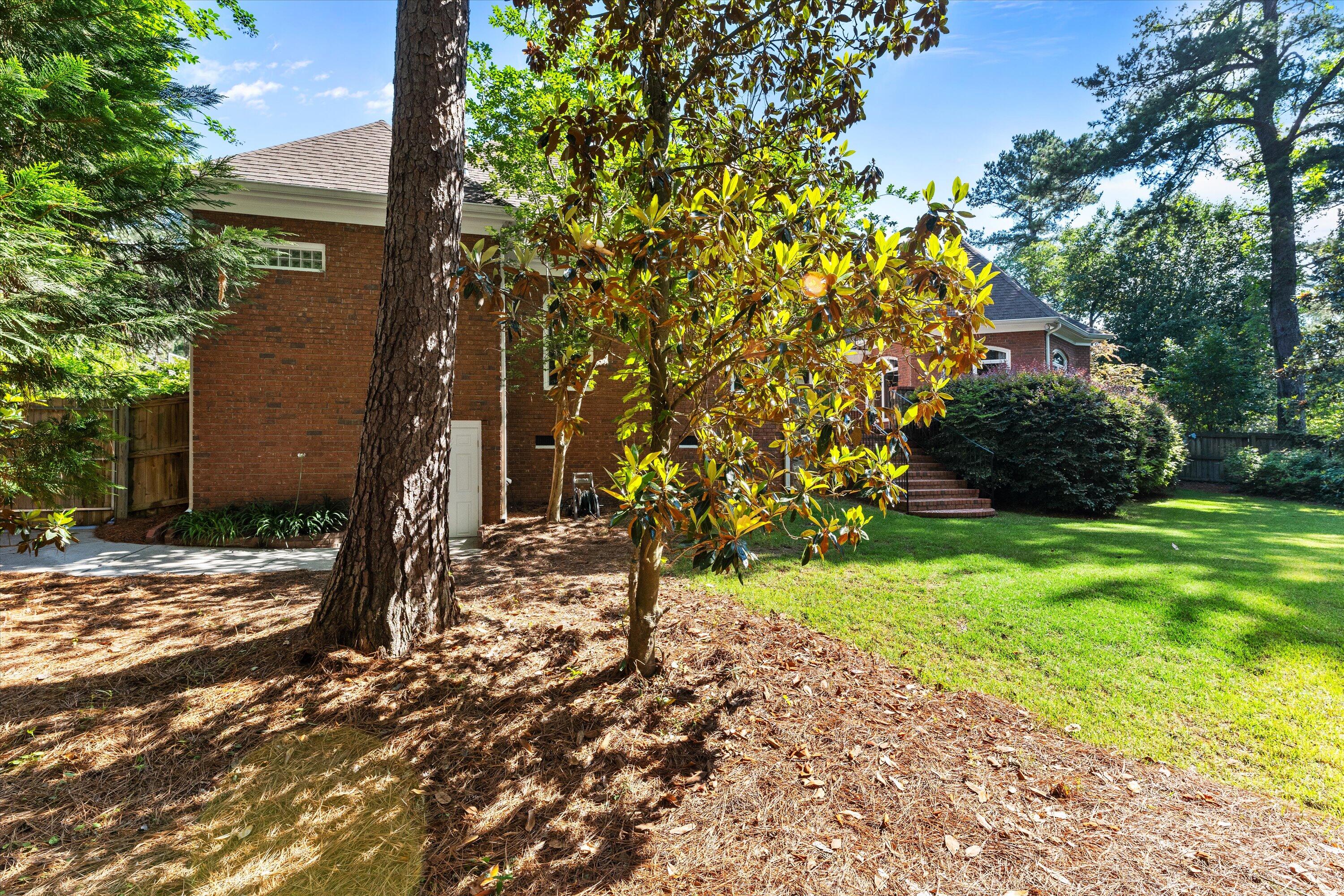606 W Lake Circle