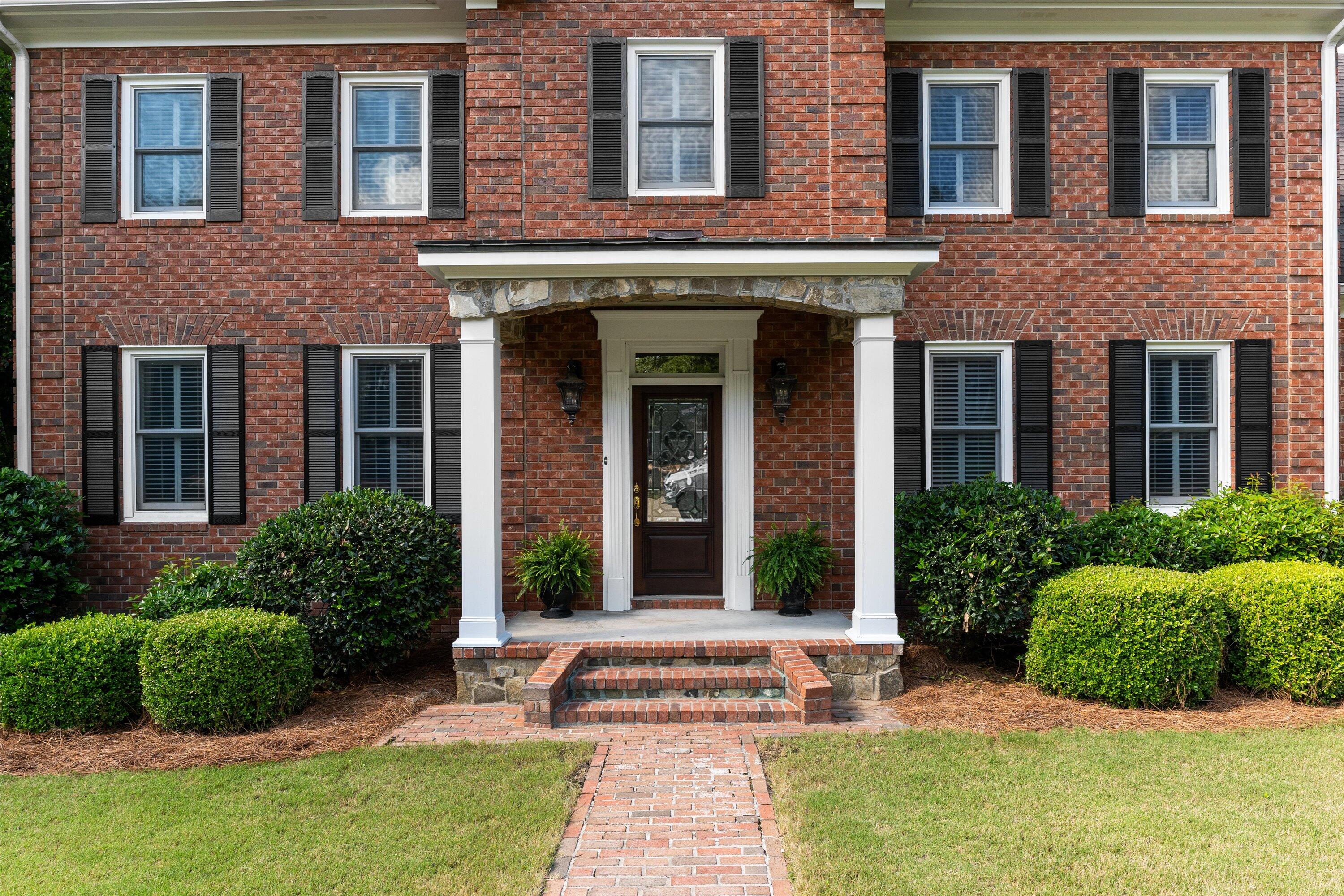 606 W Lake Circle