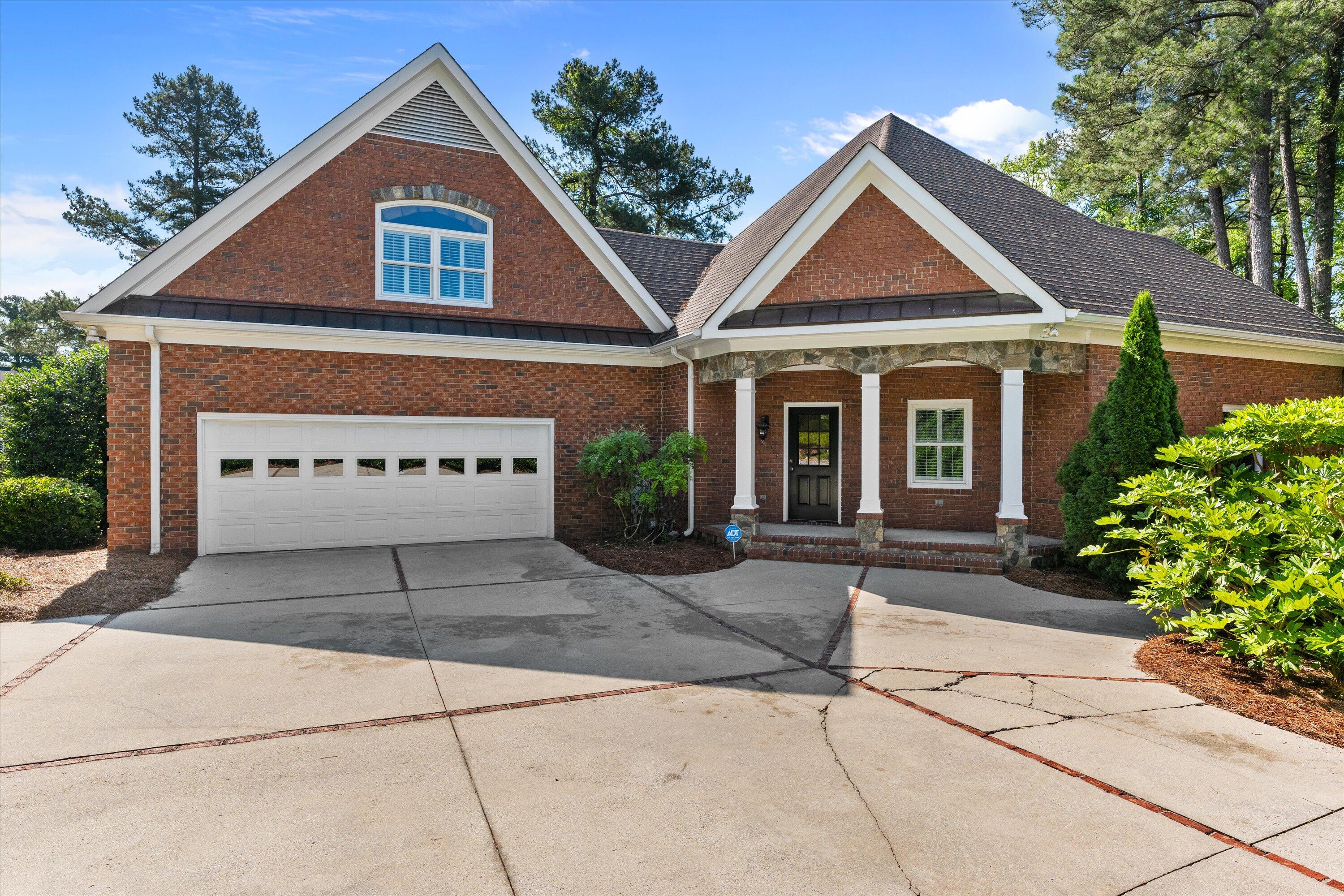 606 W Lake Circle