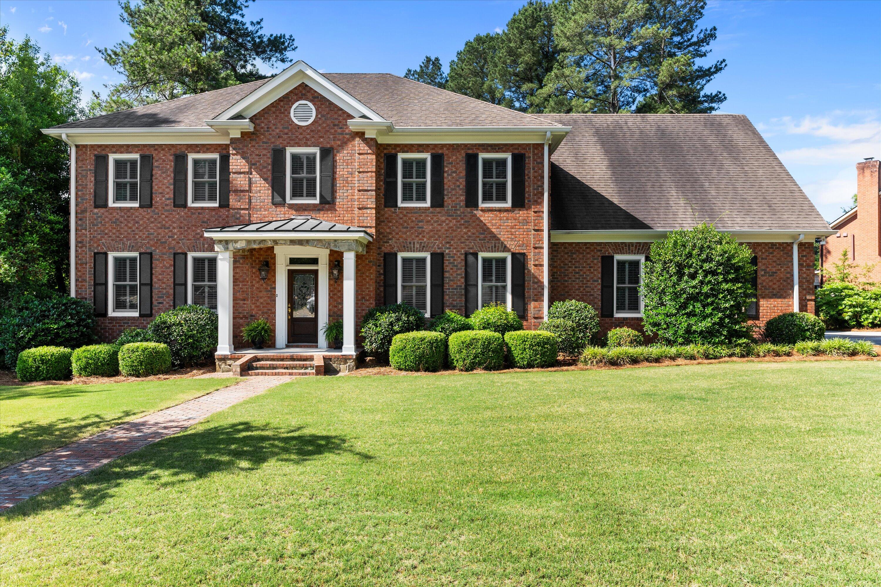606 W Lake Circle