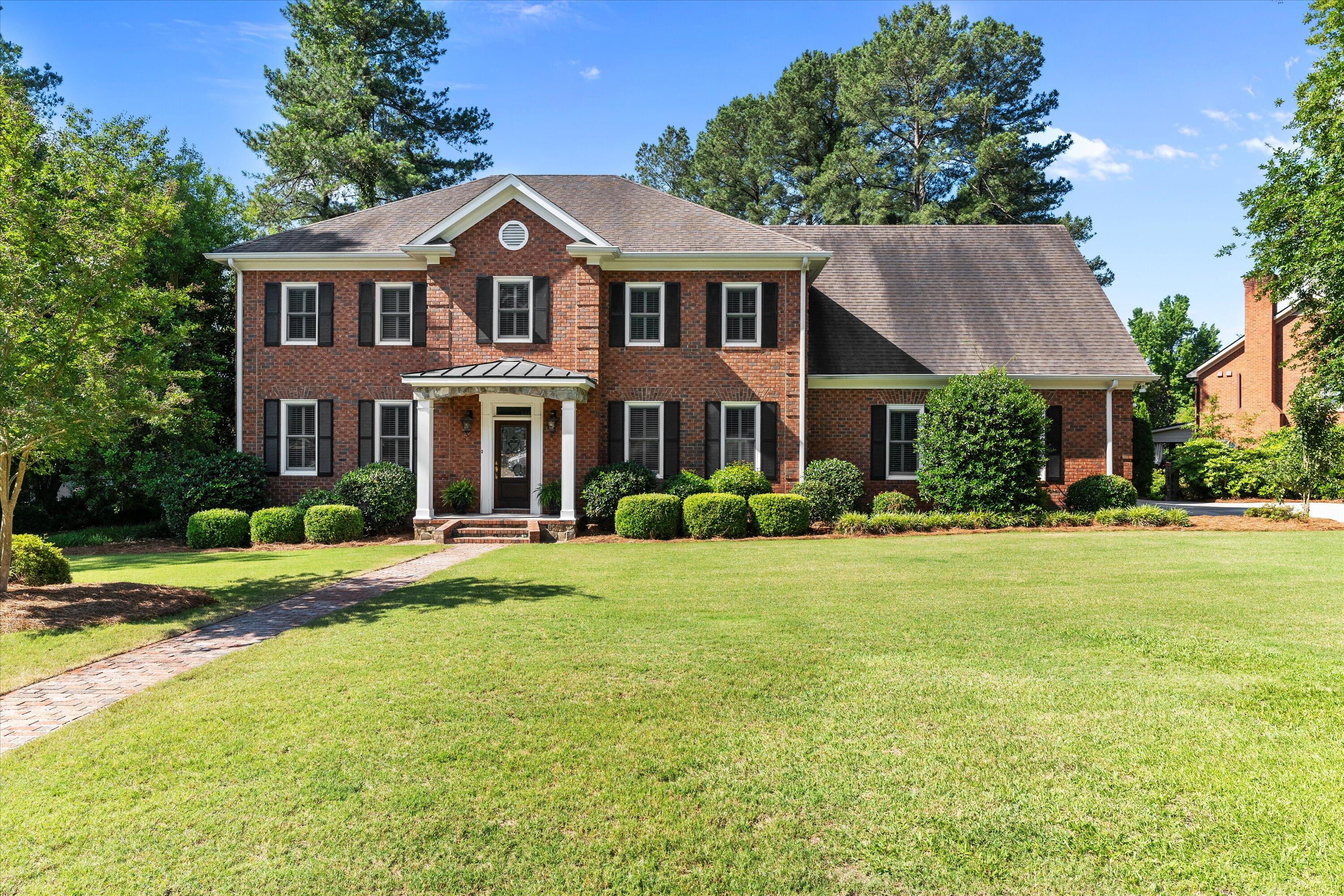606 W Lake Circle