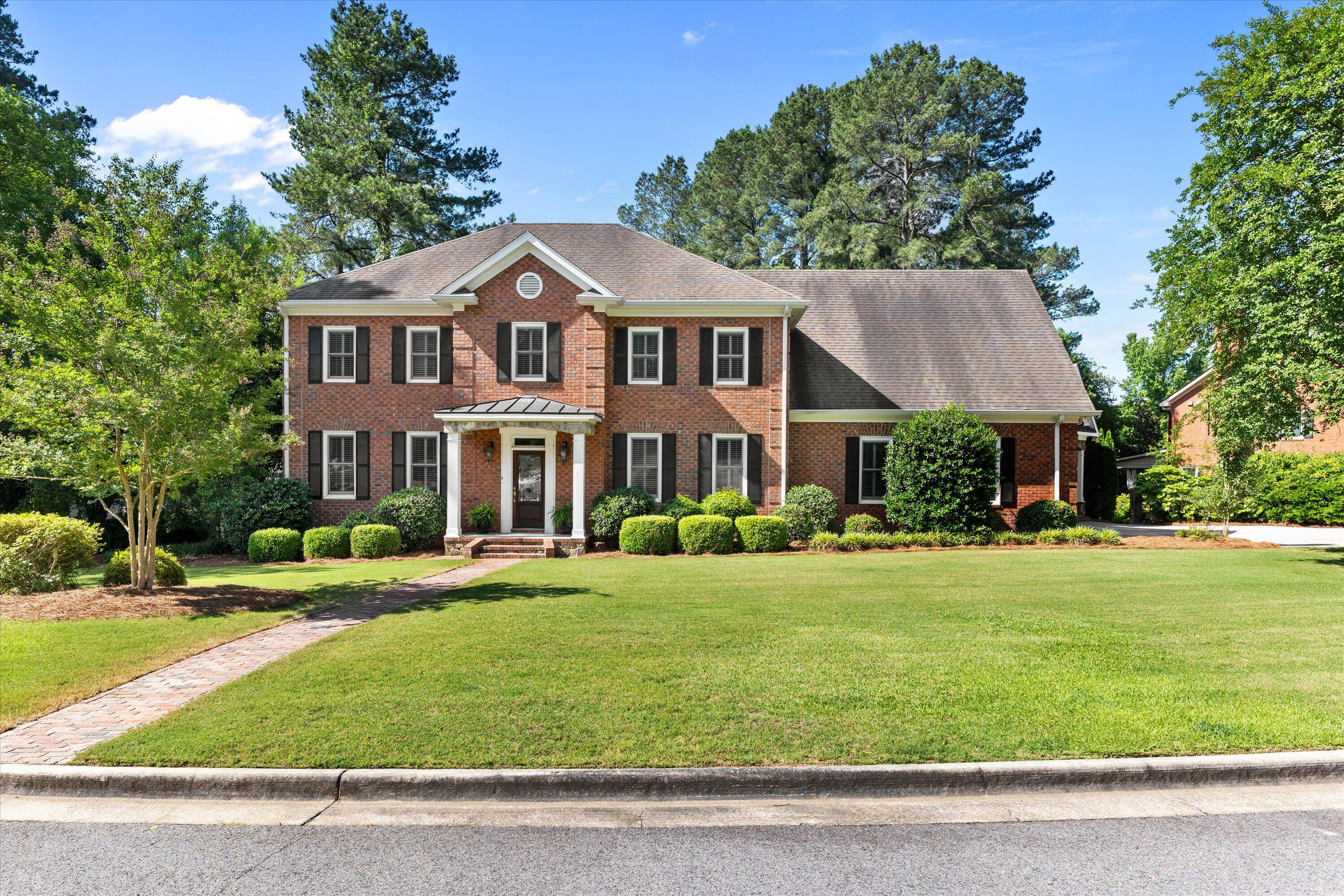 606 W Lake Circle