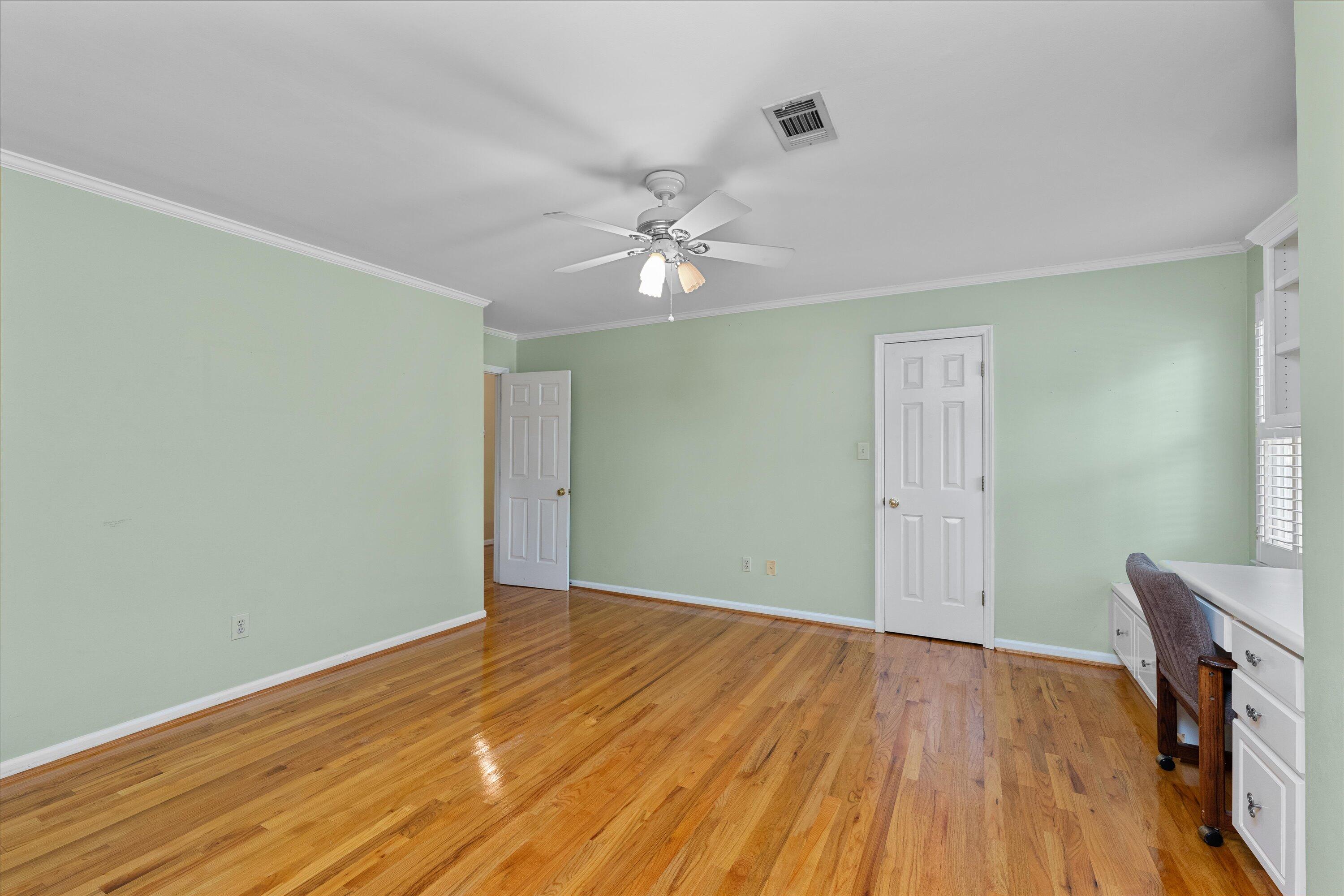 606 W Lake Circle