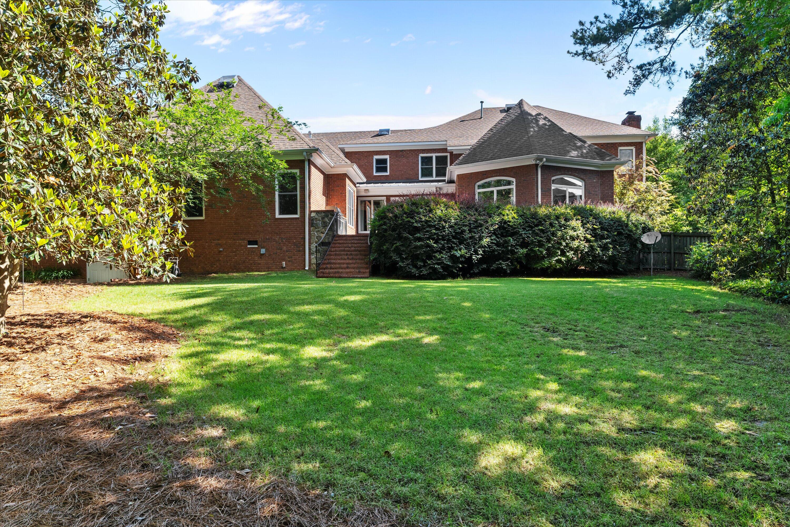 606 W Lake Circle