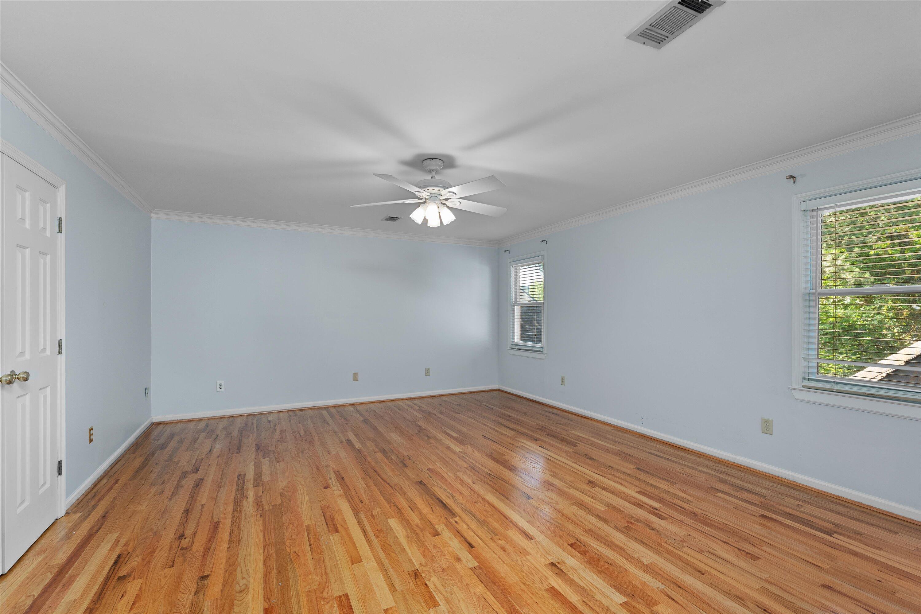 606 W Lake Circle