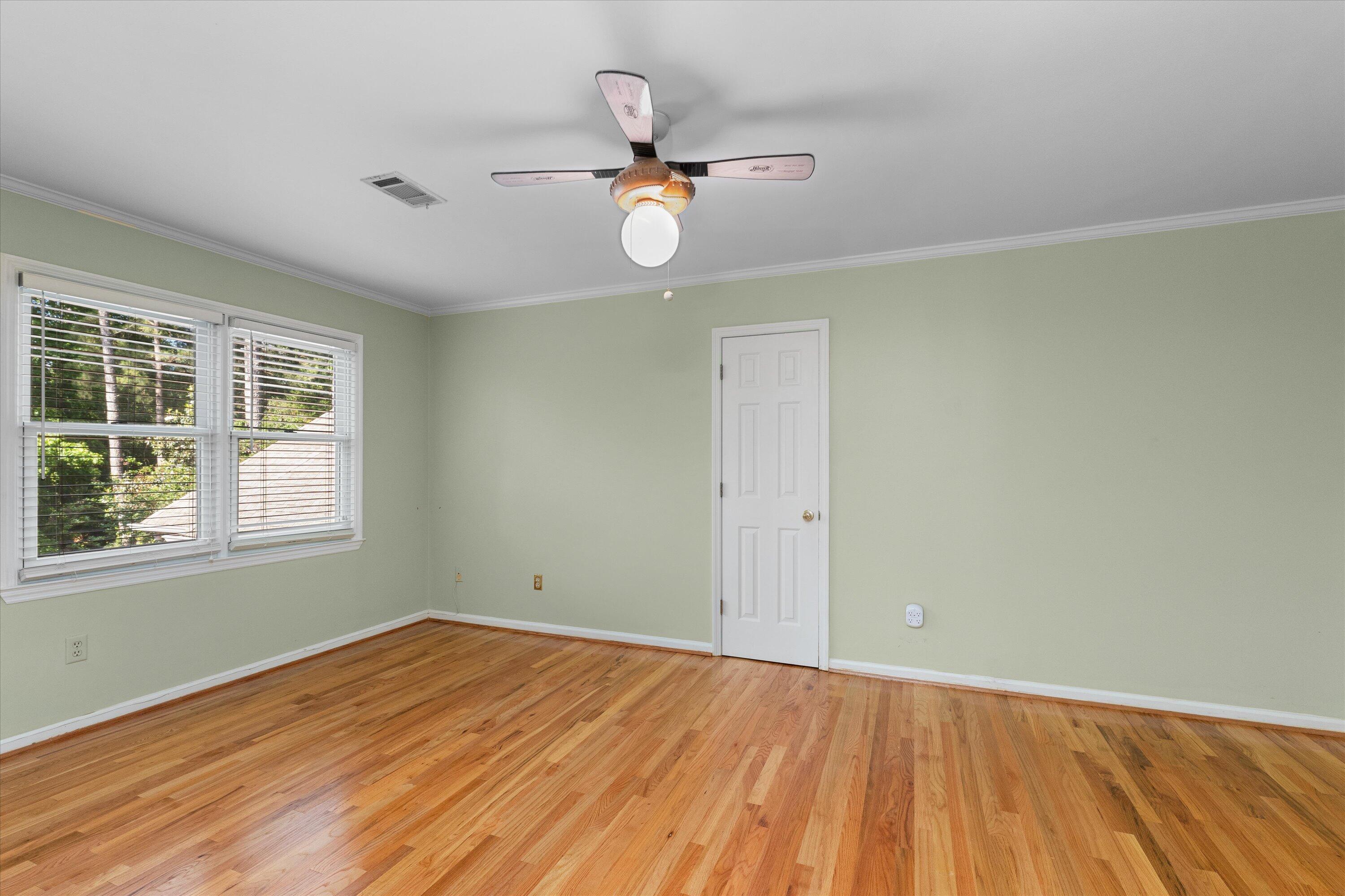 606 W Lake Circle