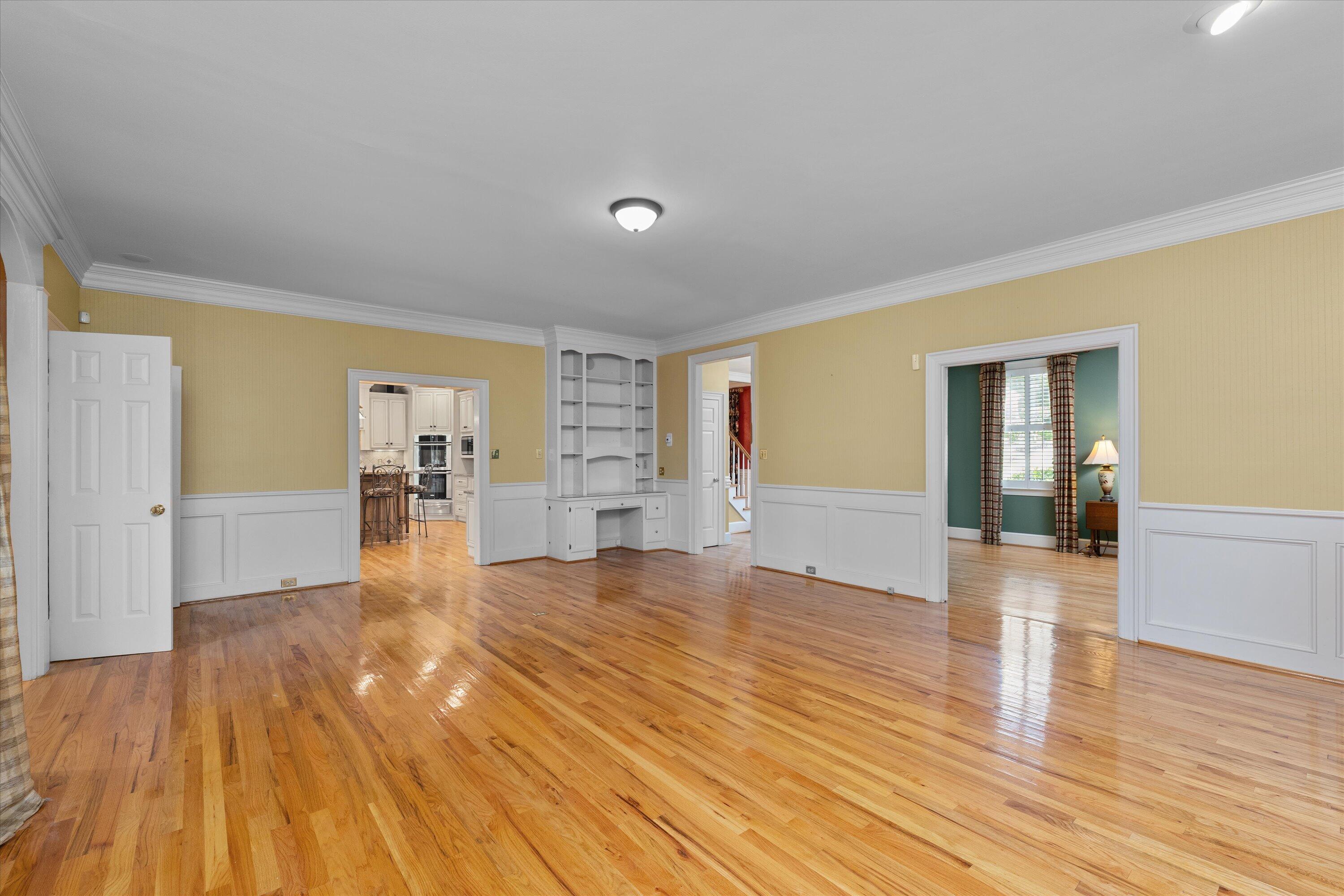 606 W Lake Circle