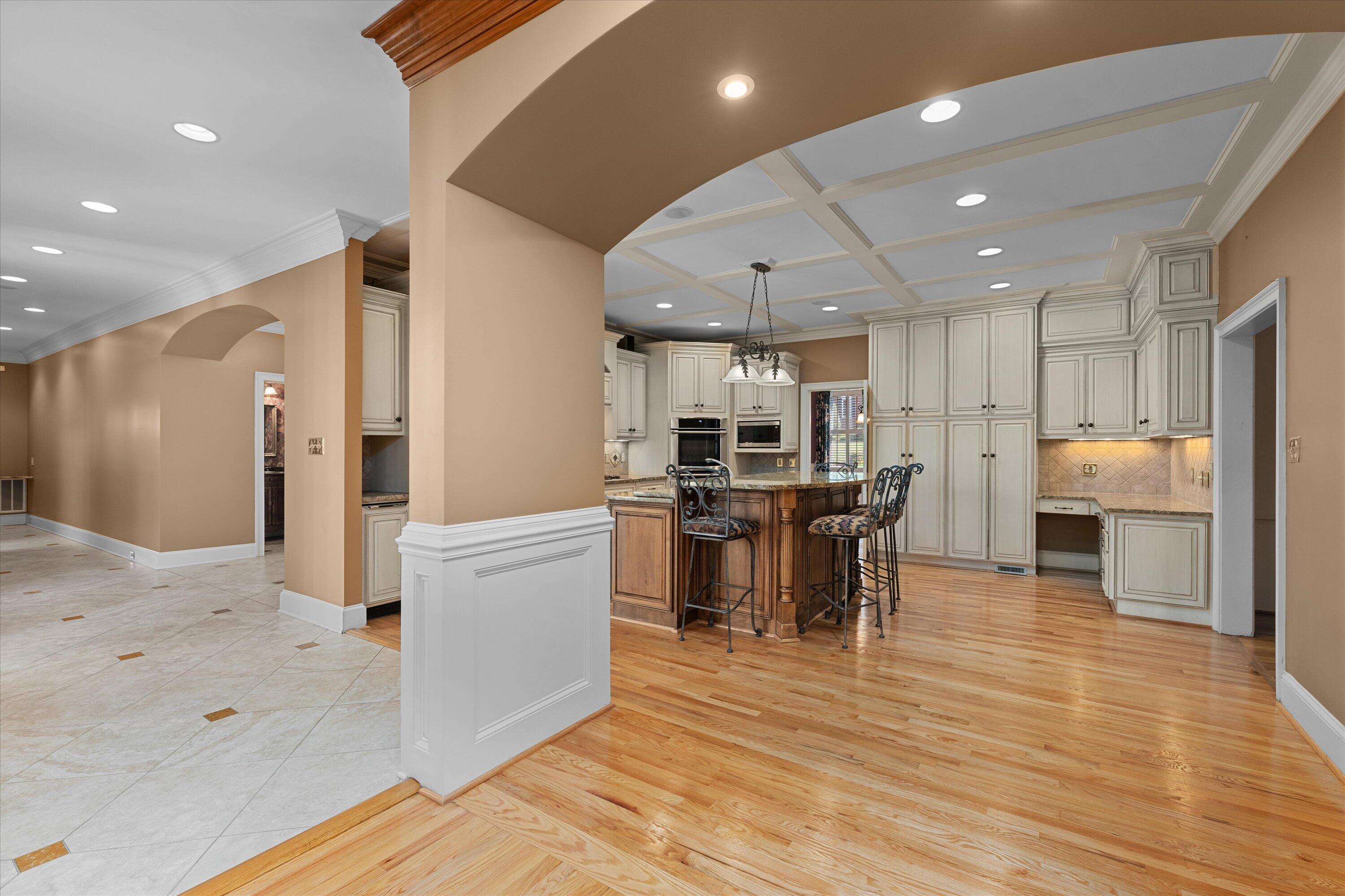 606 W Lake Circle