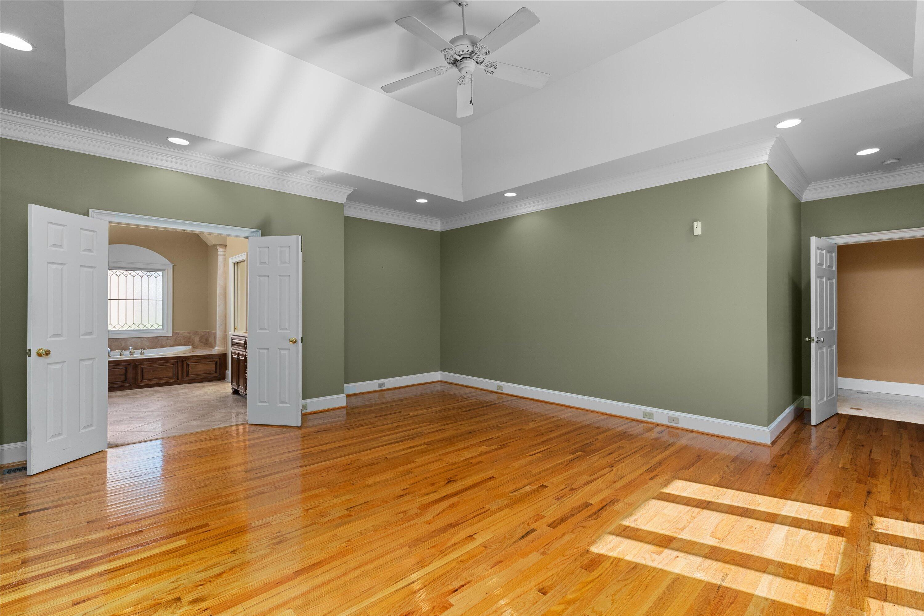 606 W Lake Circle