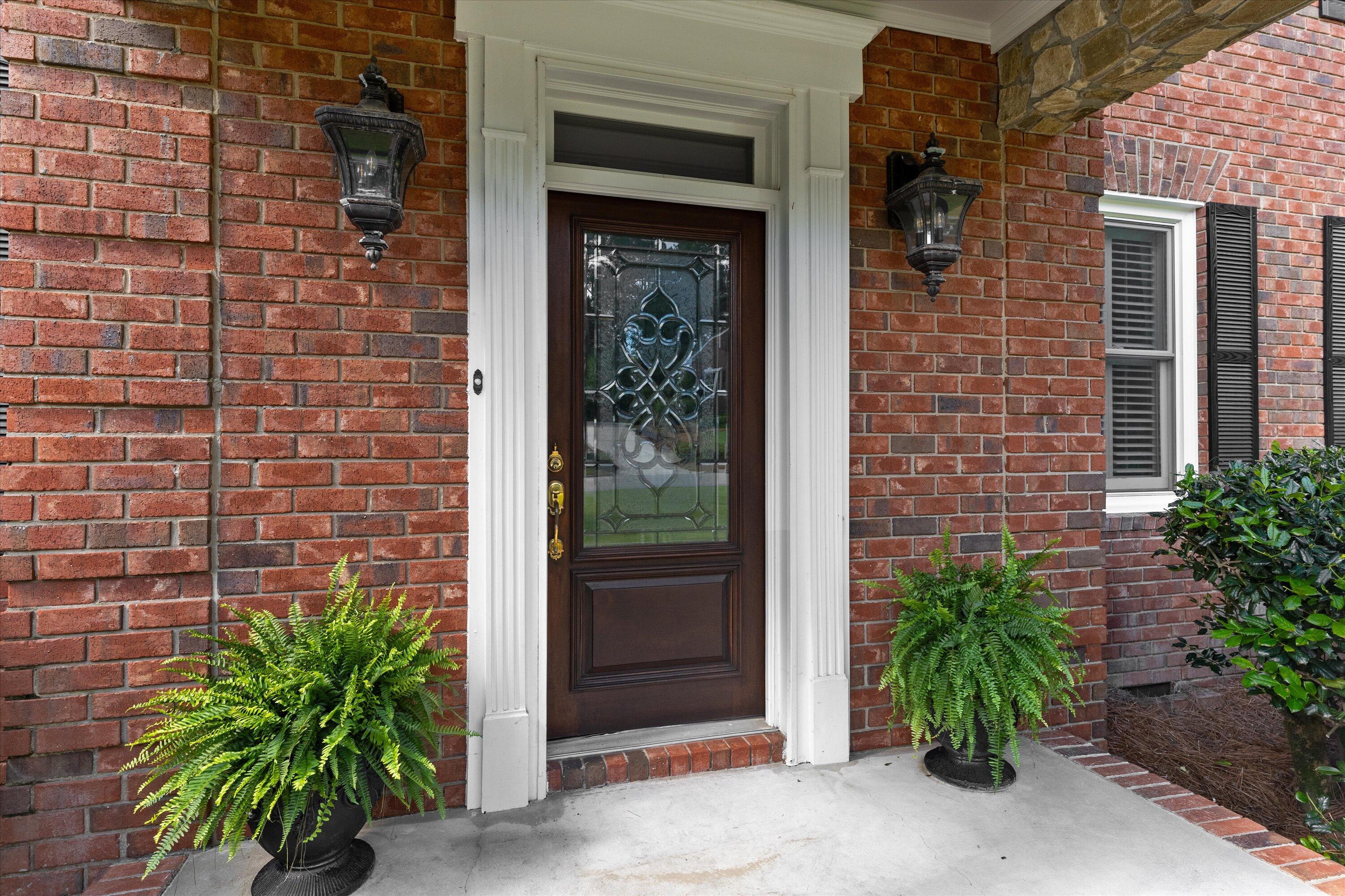 606 W Lake Circle