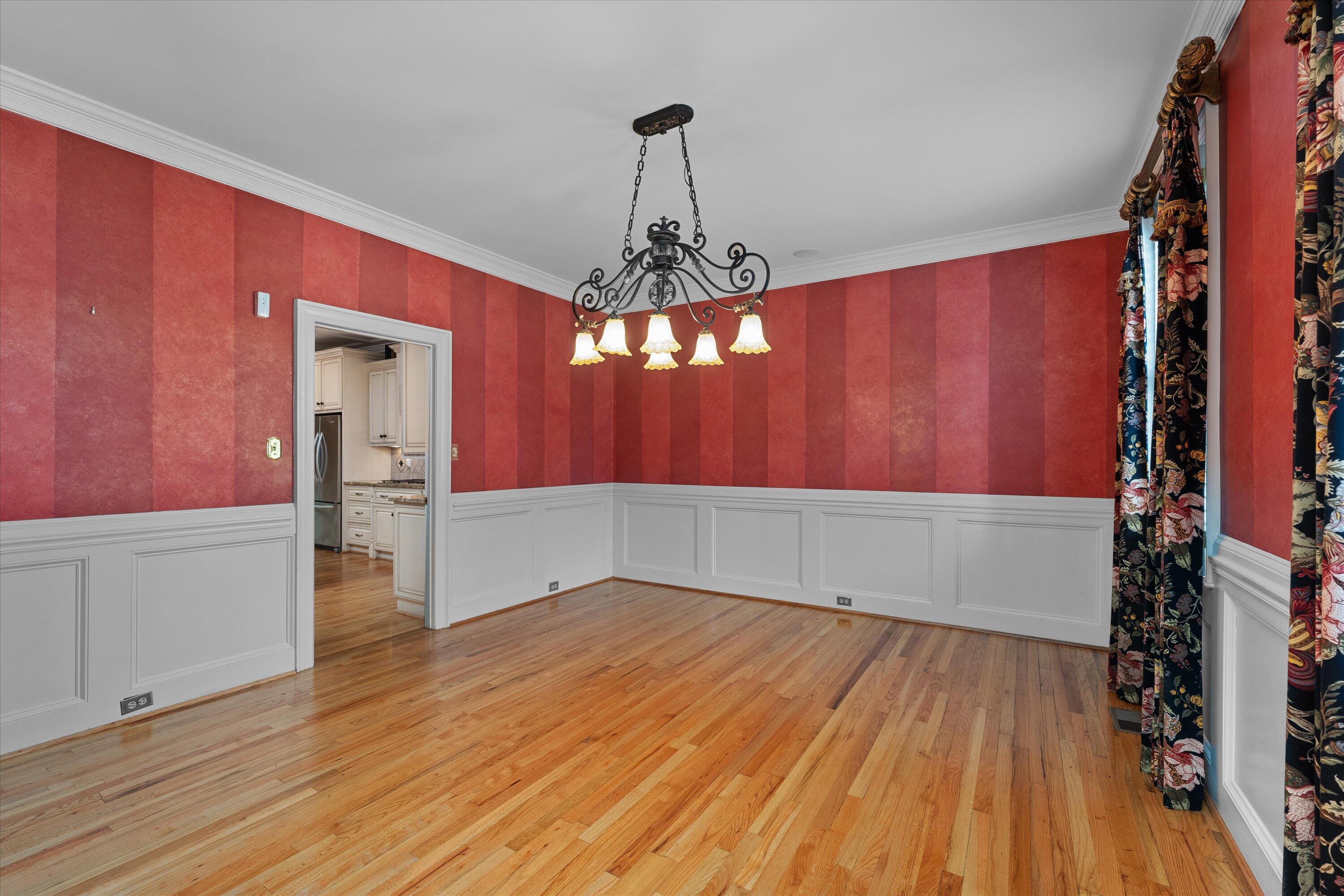 606 W Lake Circle