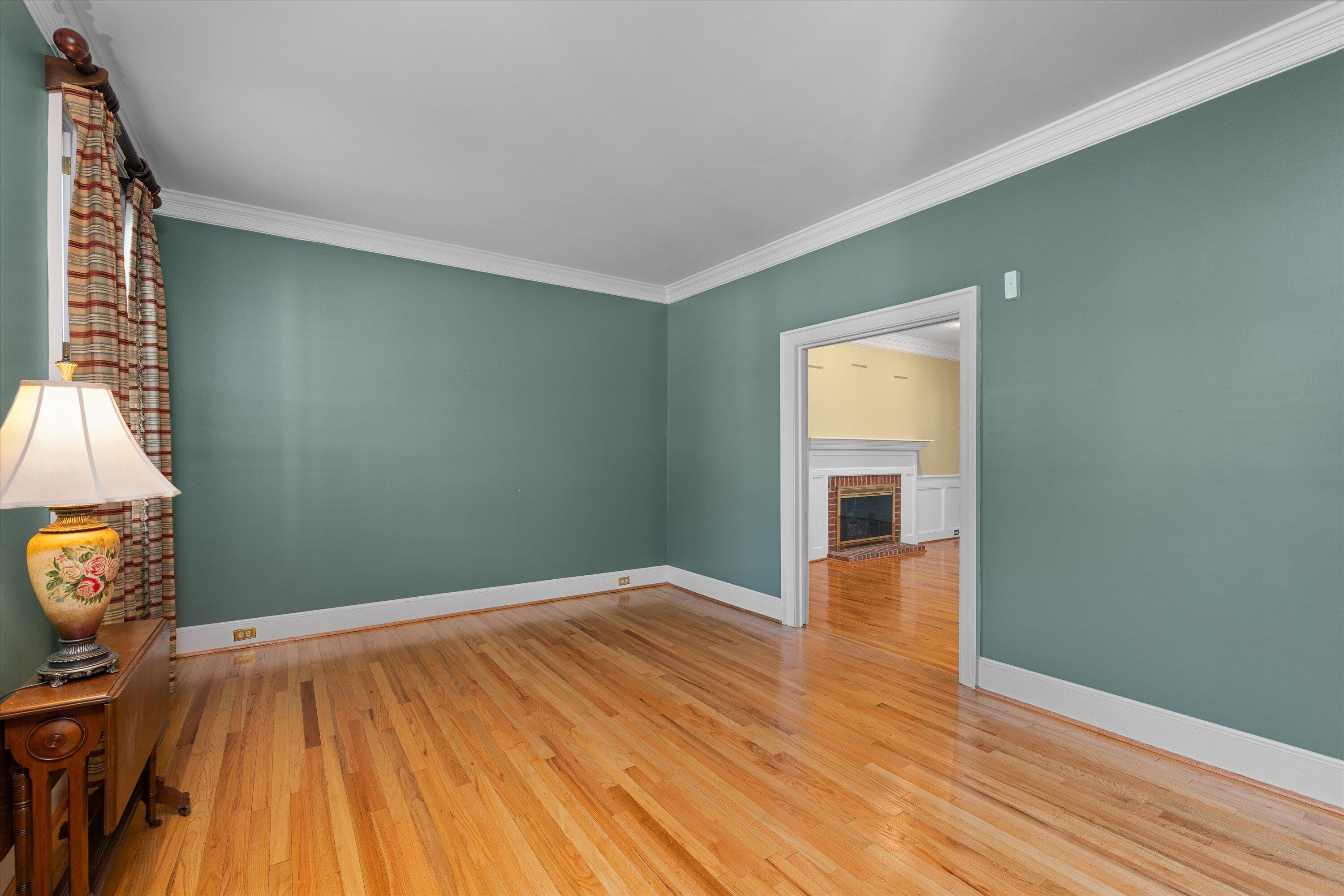 606 W Lake Circle