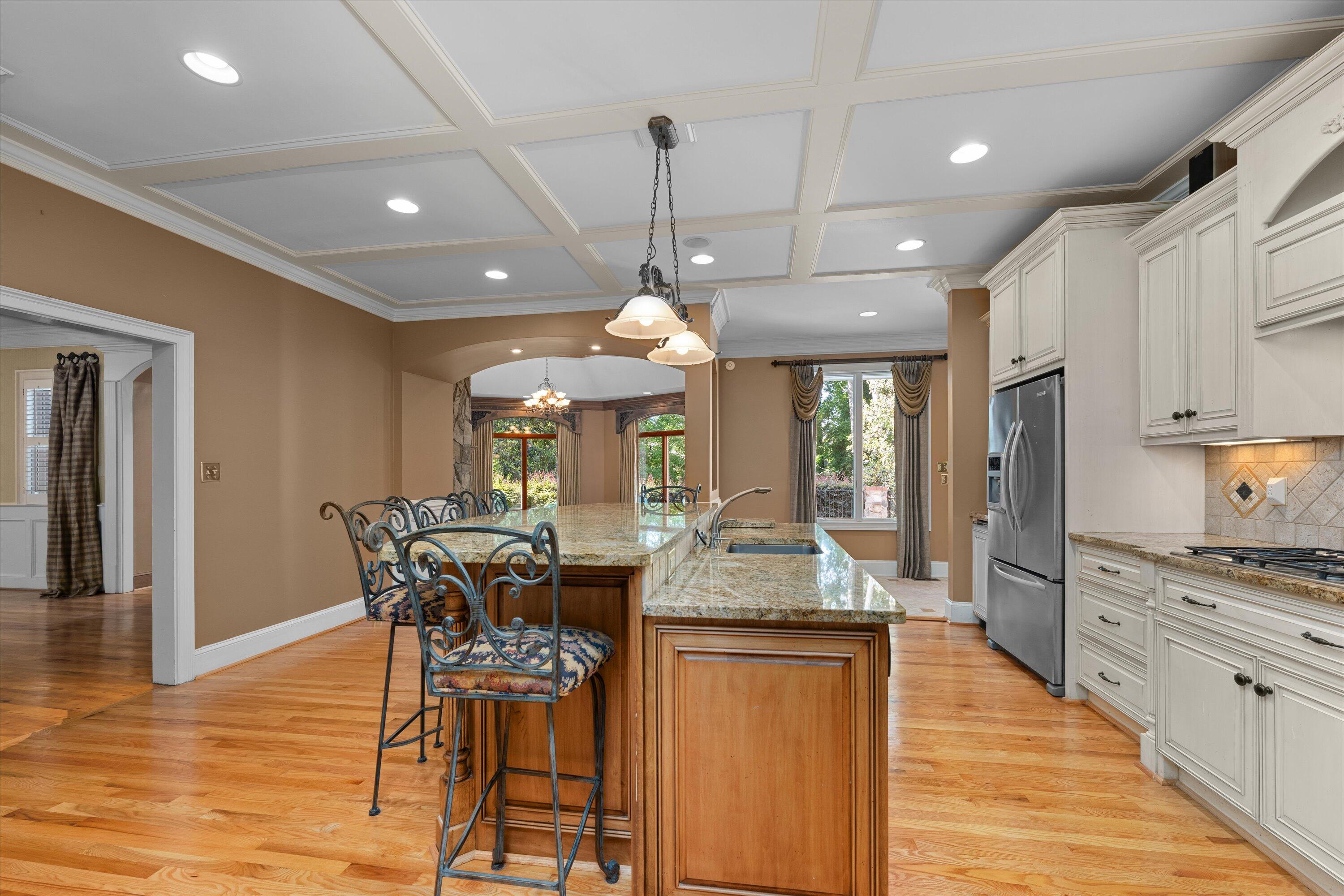 606 W Lake Circle